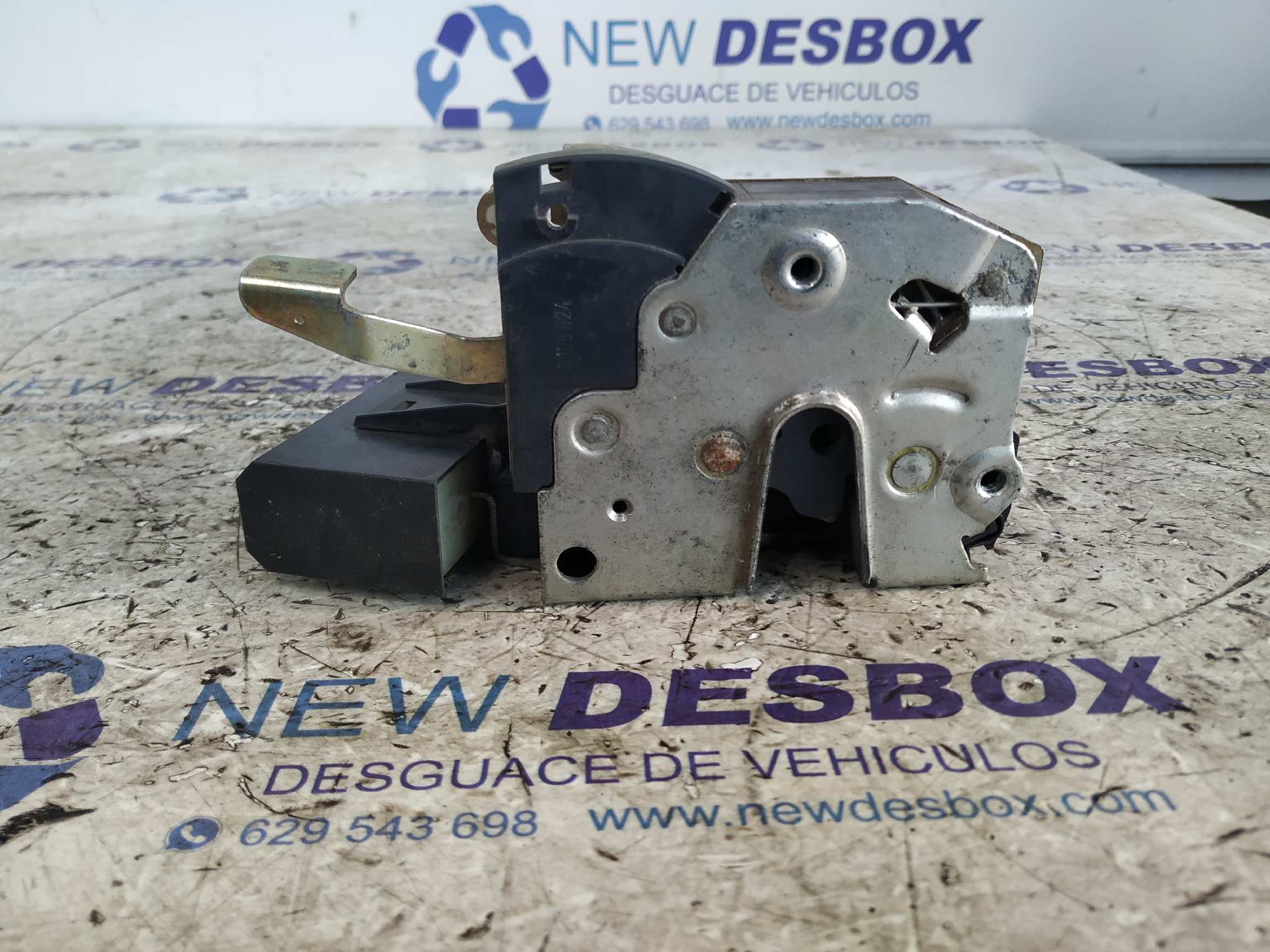 Recambio de CERRADURA PUERTA DELANTERA DERECHA para BMW SERIE 5 BERLINA (E34) referencia OEM IAM 8168924 4