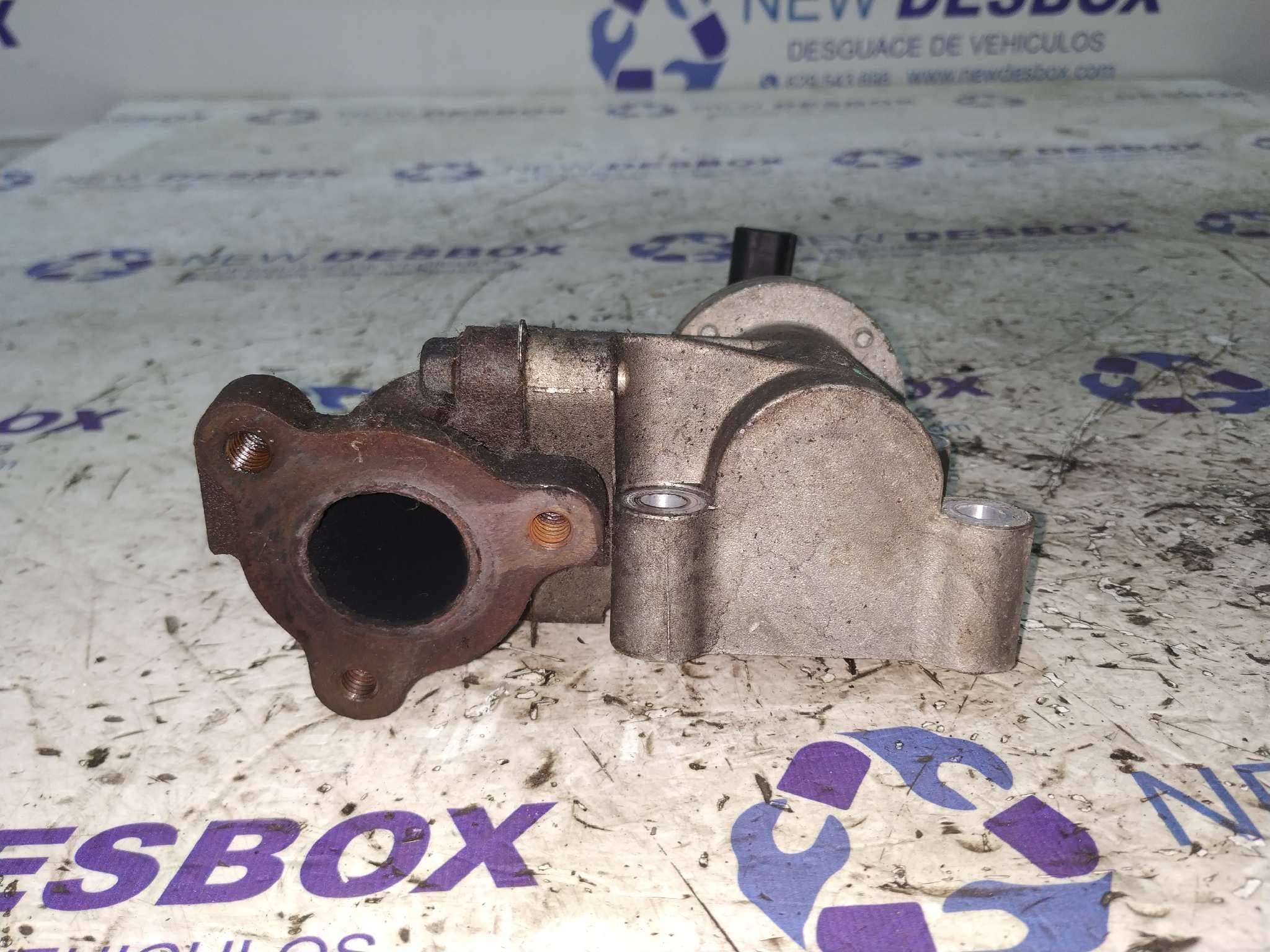 Recambio de VALVULA EGR para KIA SORENTO D4CB referencia OEM IAM 284104A410   - BLANCO 3