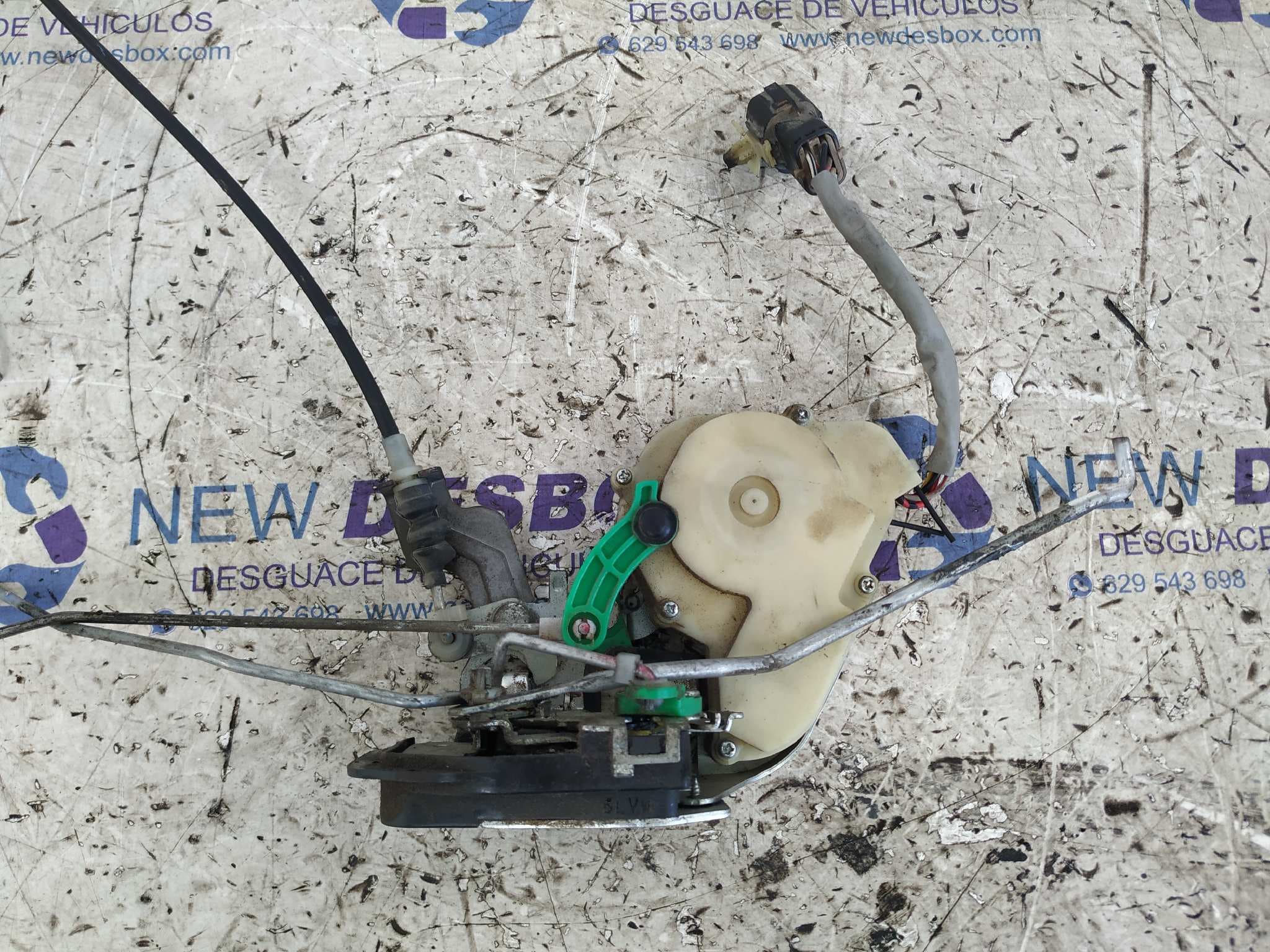 Recambio de CERRADURA PUERTA DELANTERA DERECHA para KIA SORENTO 2.5 CRDi Concept D4CB referencia OEM IAM A045777   - BLANCO