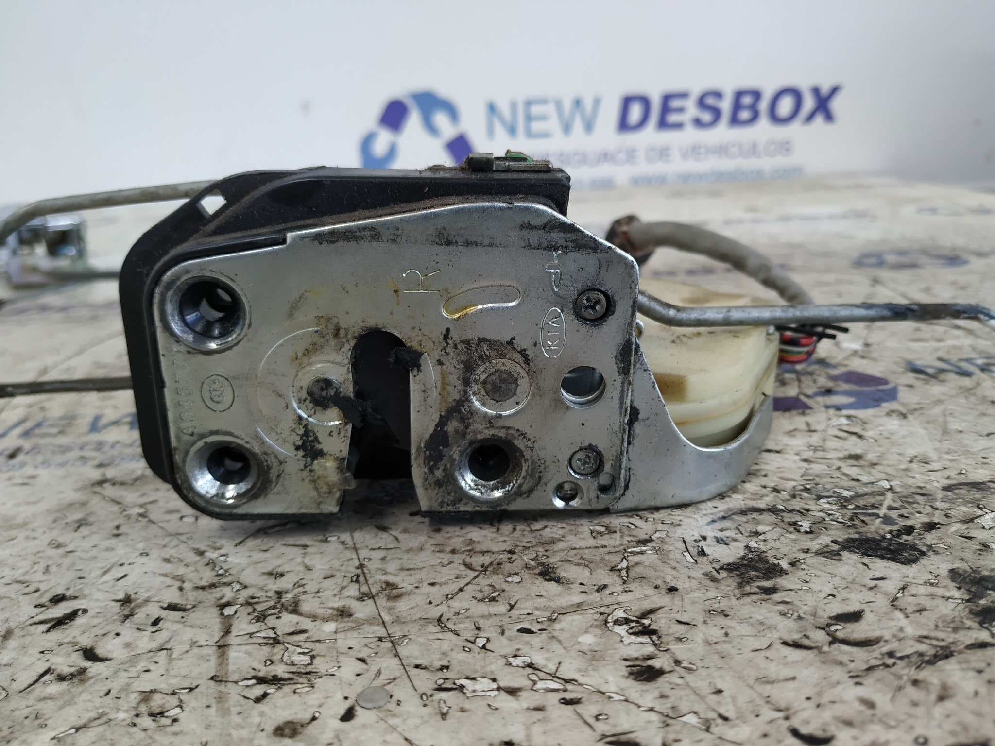 Recambio de CERRADURA PUERTA DELANTERA DERECHA para KIA SORENTO 2.5 CRDi Concept D4CB referencia OEM IAM A045777   - BLANCO 3