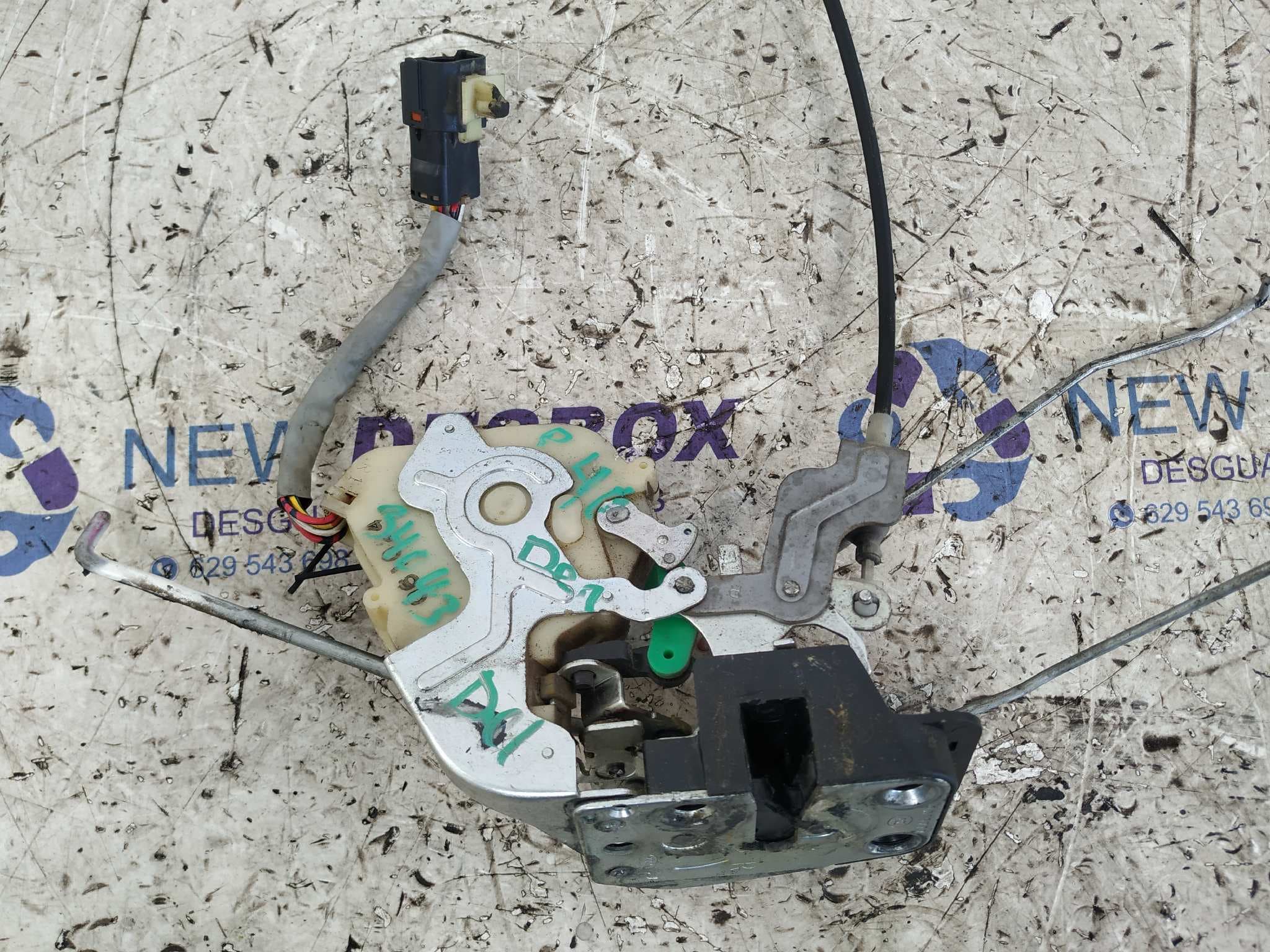 Recambio de CERRADURA PUERTA DELANTERA DERECHA para KIA SORENTO 2.5 CRDi Concept D4CB referencia OEM IAM A045777   - BLANCO 2