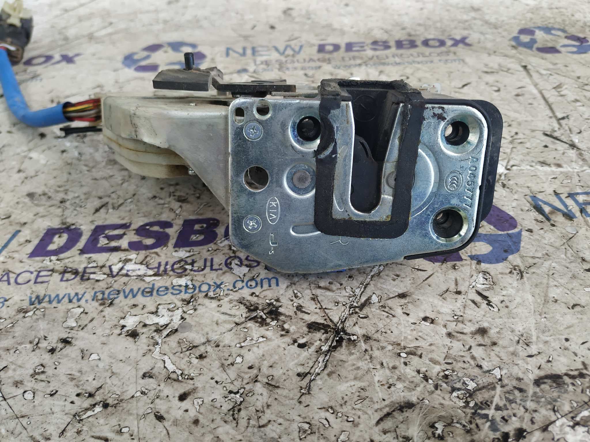 Recambio de CERRADURA PUERTA TRASERA DERECHA para KIA SORENTO 2.5 CRDi Concept D4CB referencia OEM IAM A045777   - BLANCO 4