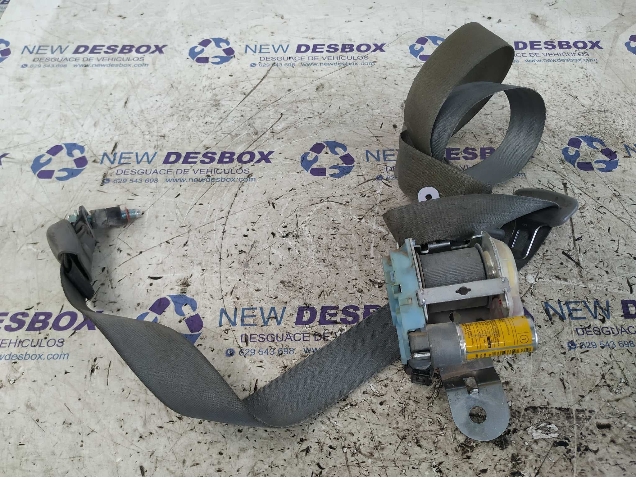 Recambio de CINTURON DELANTERO DERECHO para KIA SORENTO 2.5 CRDi Concept D4CB referencia OEM IAM 0432022   - BLANCO
