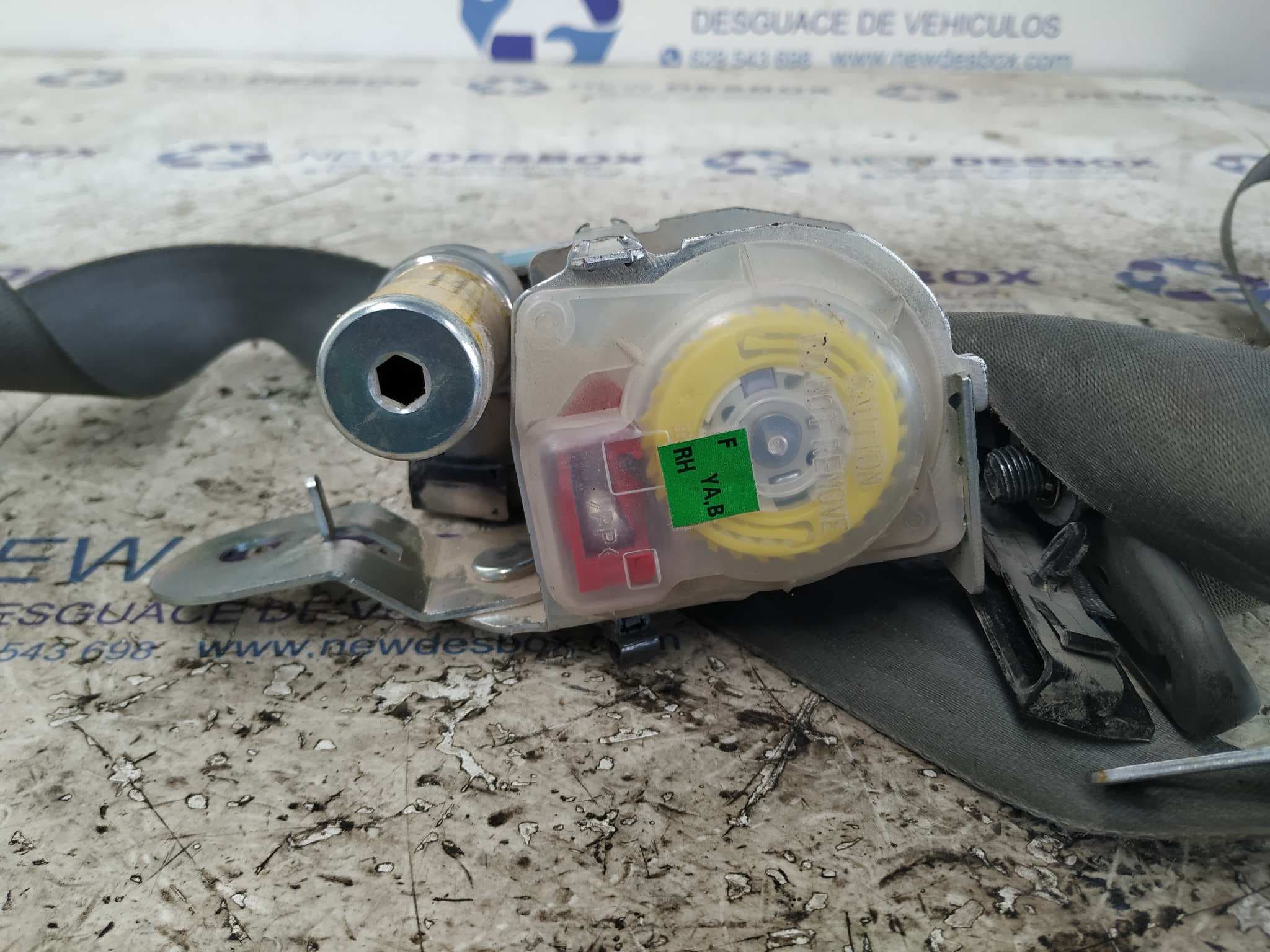 Recambio de CINTURON DELANTERO DERECHO para KIA SORENTO 2.5 CRDi Concept D4CB referencia OEM IAM 0432022   - BLANCO 3