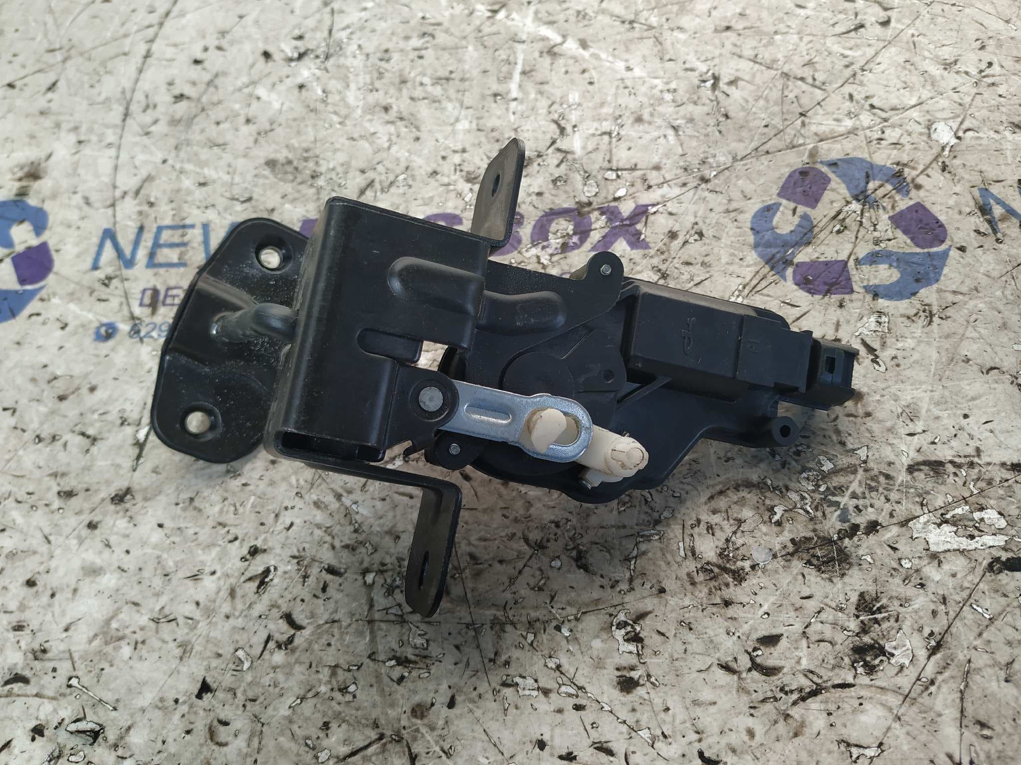 Recambio de CERRADURA MALETERO / PORTON para KIA SORENTO 2.5 CRDi Concept D4CB referencia OEM IAM 871303E000   - BLANCO 2