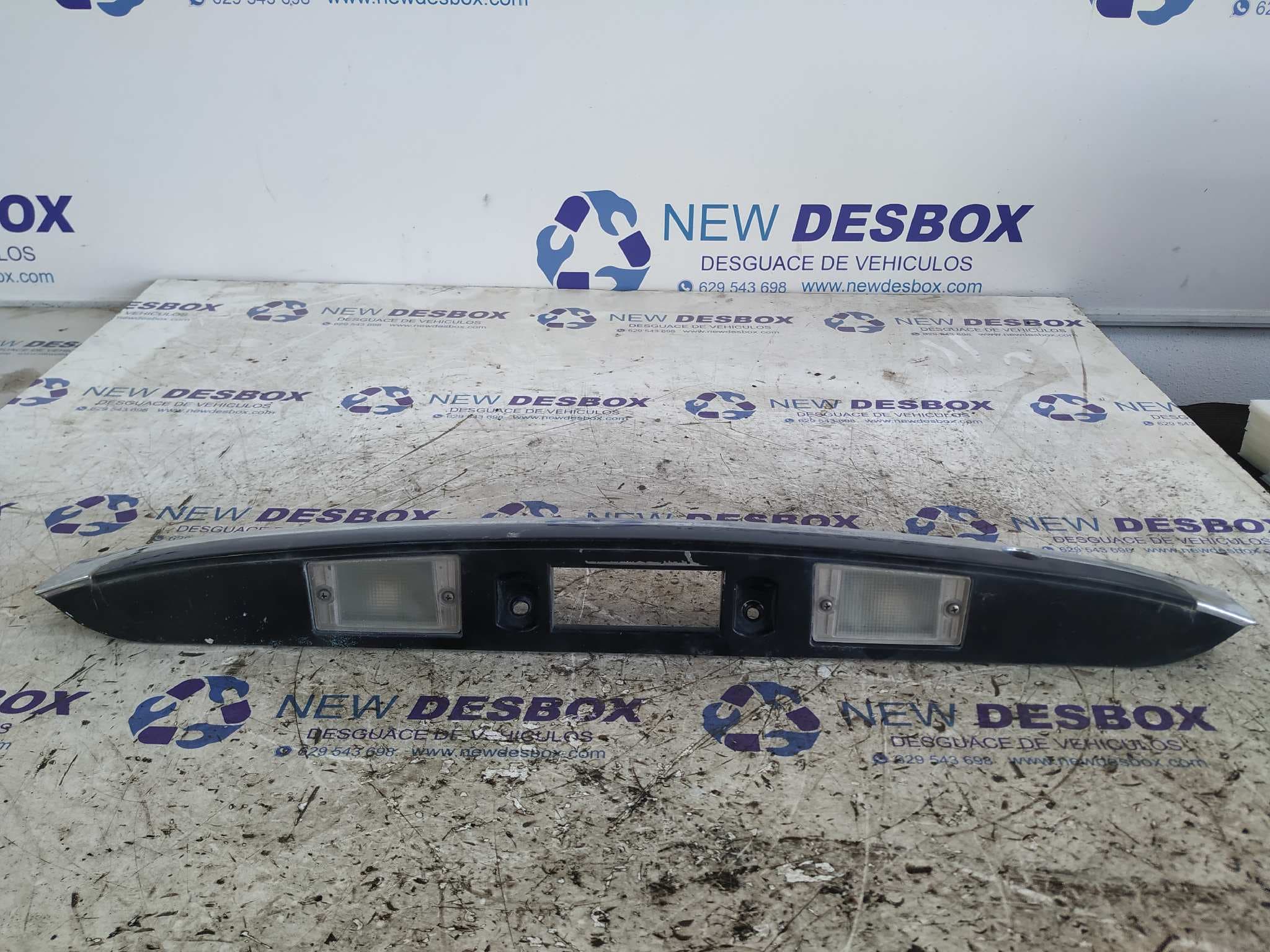Recambio de PILOTO MATRICULA para KIA SORENTO 2.5 CRDi Concept D4CB referencia OEM IAM 925003E5   - BLANCO