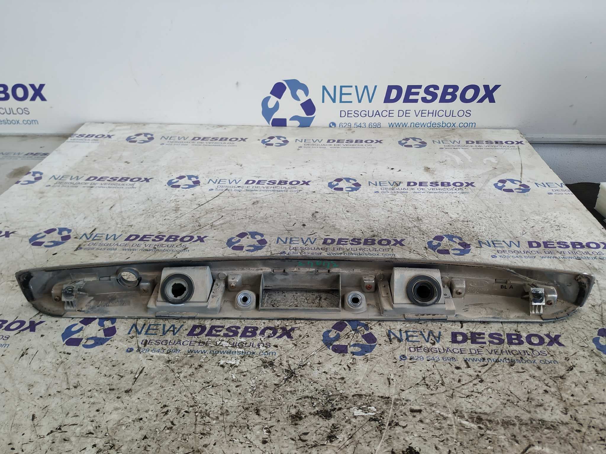Recambio de PILOTO MATRICULA para KIA SORENTO 2.5 CRDi Concept D4CB referencia OEM IAM 925003E5   - BLANCO 4