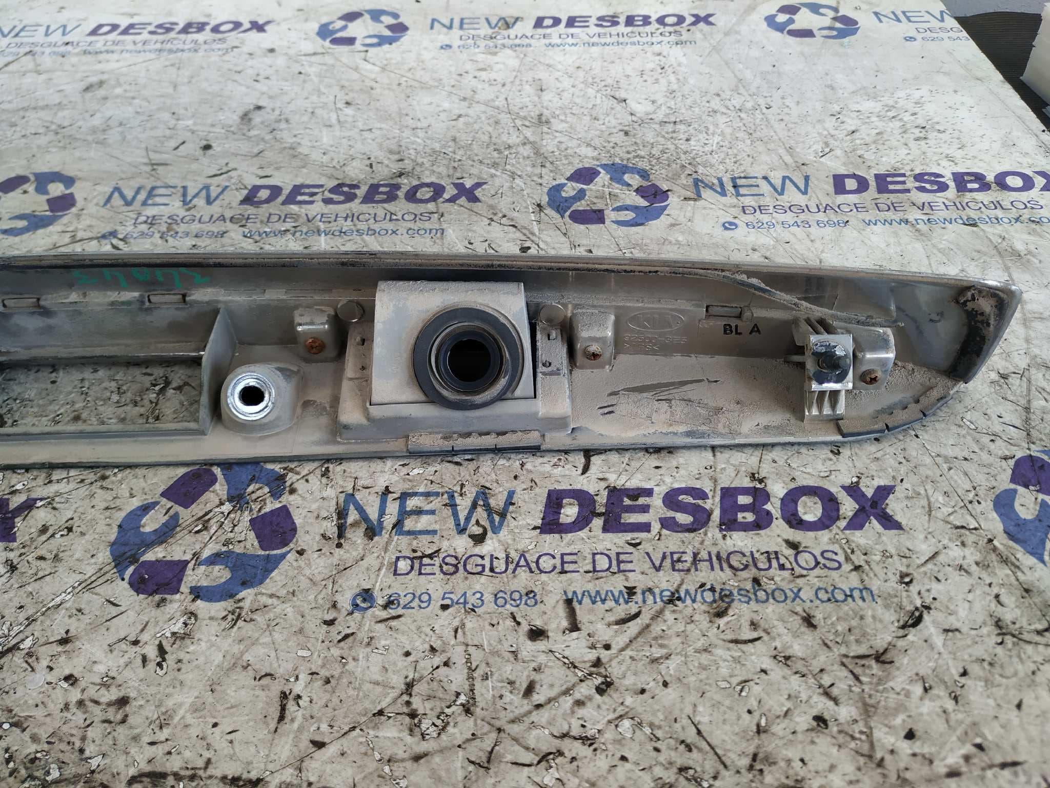 Recambio de PILOTO MATRICULA para KIA SORENTO 2.5 CRDi Concept D4CB referencia OEM IAM 925003E5   - BLANCO 7