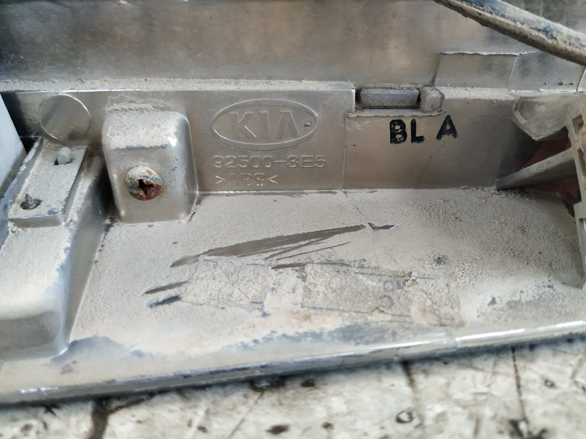 Recambio de PILOTO MATRICULA para KIA SORENTO 2.5 CRDi Concept D4CB referencia OEM IAM 925003E5   - BLANCO 3