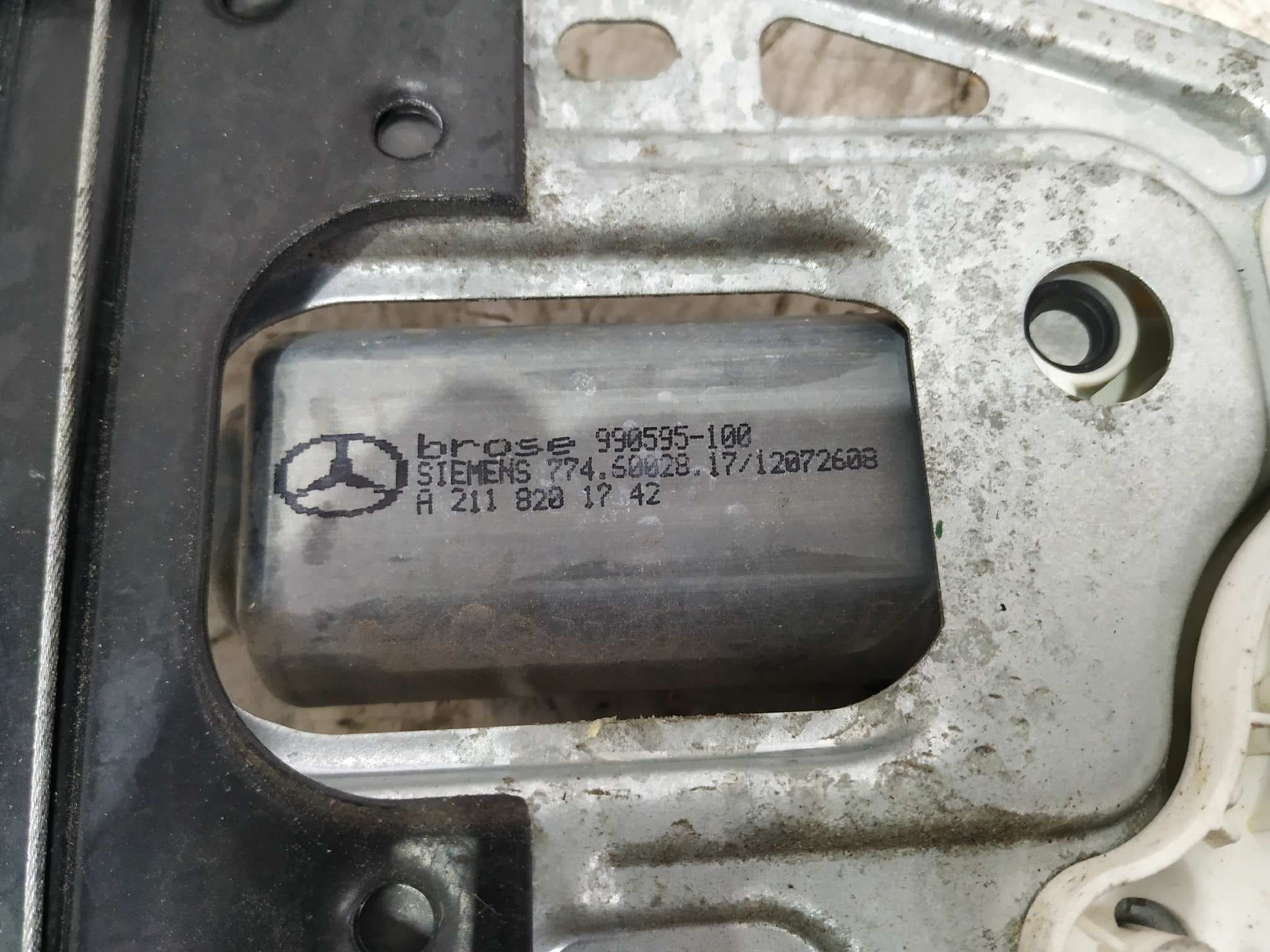 Recambio de ELEVALUNAS DELANTERO DERECHO para MERCEDES-BENZ CLASE C (W203) SPORTCOUPE 1.8 CAT M271946 referencia OEM IAM A2037202646   - GRIS 3