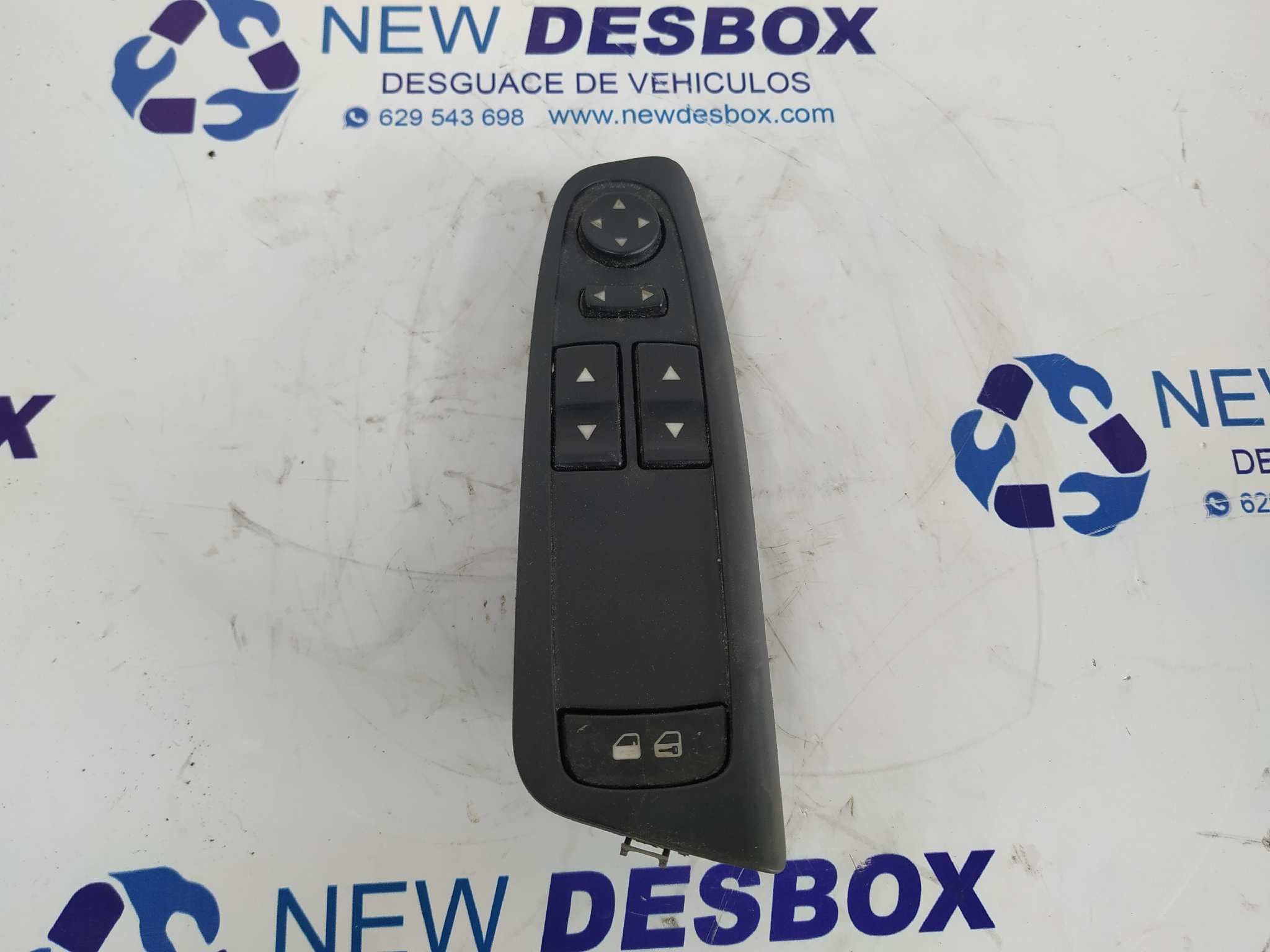 Recambio de MANDO ELEVALUNAS DELANTERO IZQUIERDO para FIAT STILO (192) 1.9 JTD / 1.9 JTD 115 Active 192A1000 referencia OEM IAM B569   - BLANCO