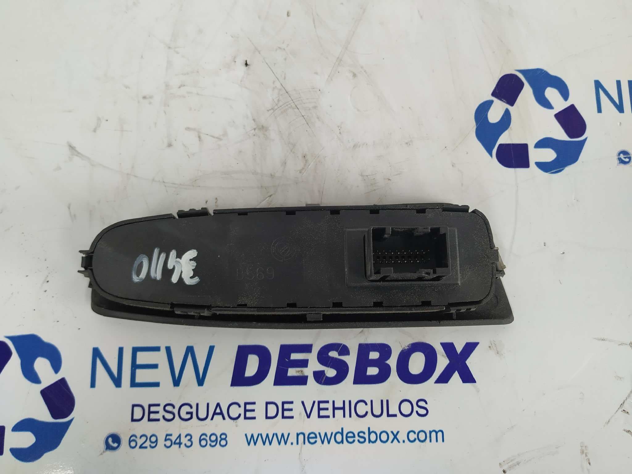 Recambio de MANDO ELEVALUNAS DELANTERO IZQUIERDO para FIAT STILO (192) 1.9 JTD / 1.9 JTD 115 Active 192A1000 referencia OEM IAM B569   - BLANCO 4