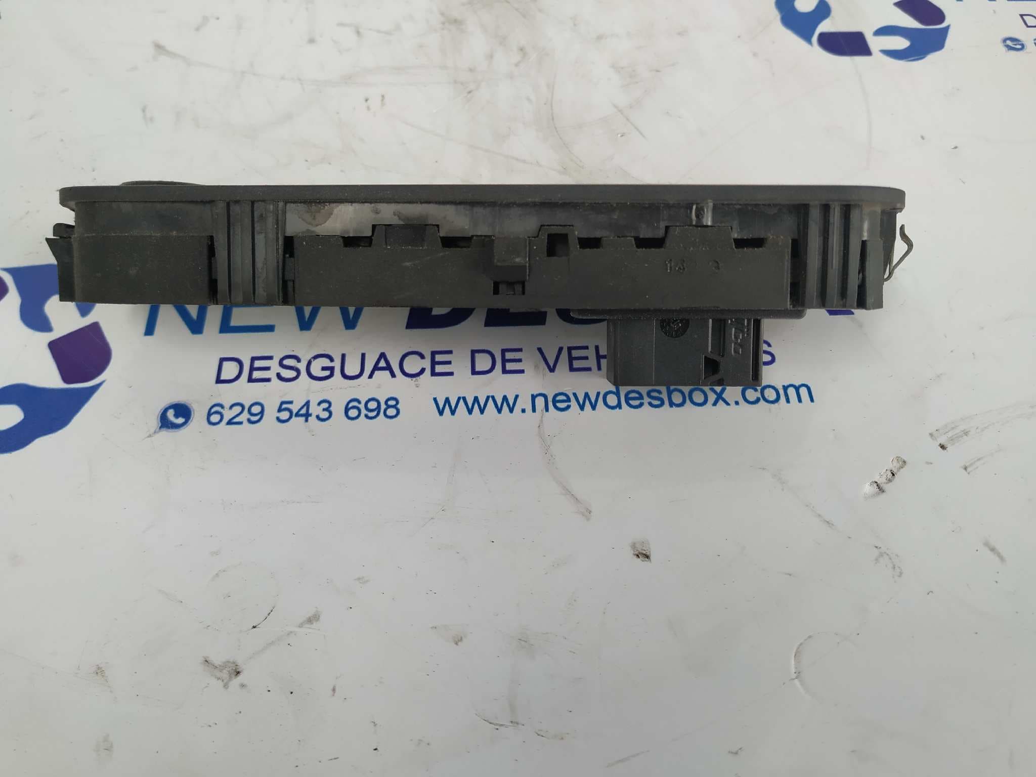 Recambio de MANDO ELEVALUNAS DELANTERO IZQUIERDO para FIAT STILO (192) 1.9 JTD / 1.9 JTD 115 Active 192A1000 referencia OEM IAM B569   - BLANCO 3
