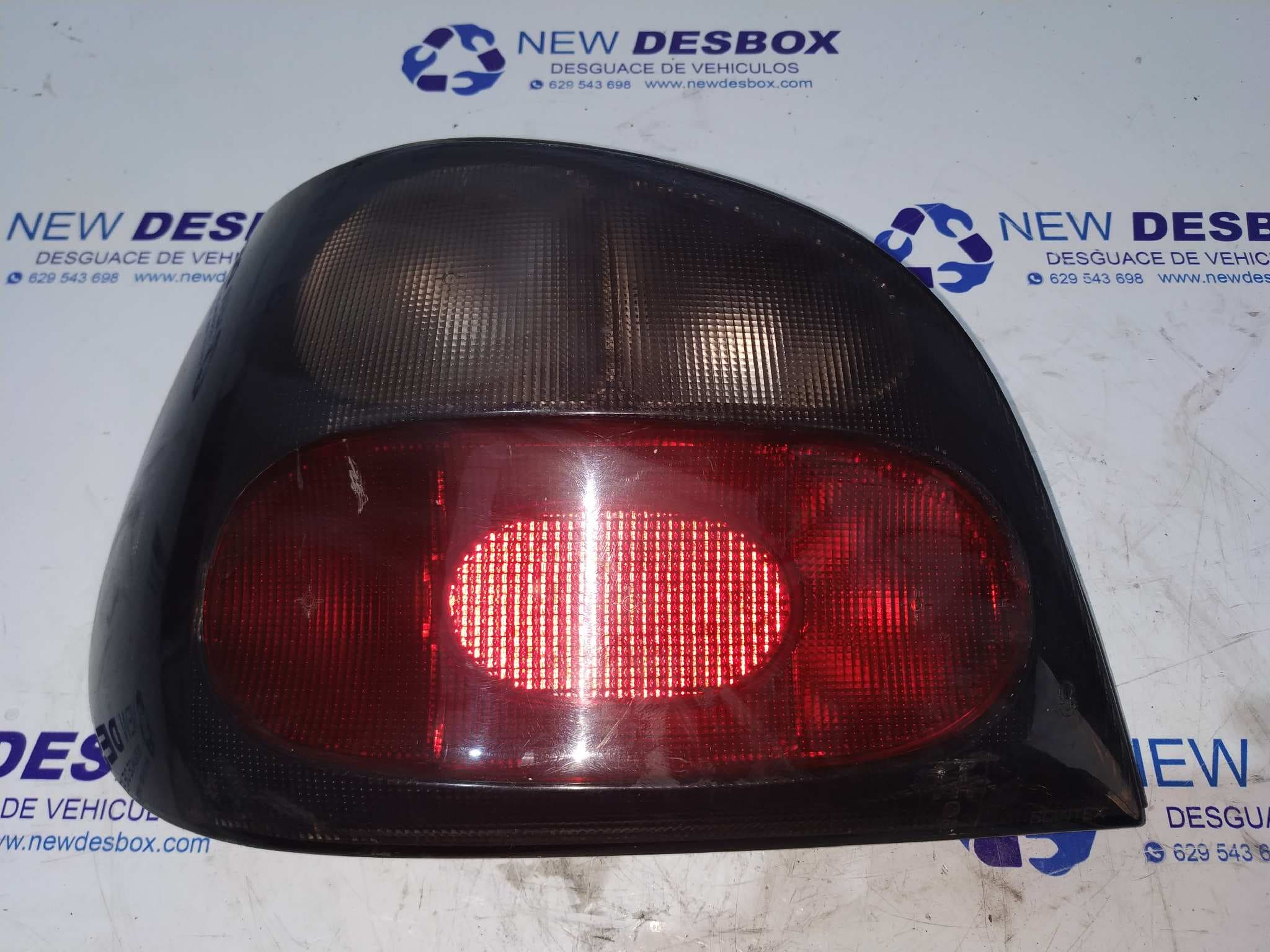 Recambio de PILOTO TRASERO IZQUIERDO para RENAULT MEGANE I BERLINA HATCHBACK (BA0) referencia OEM IAM 7700828137