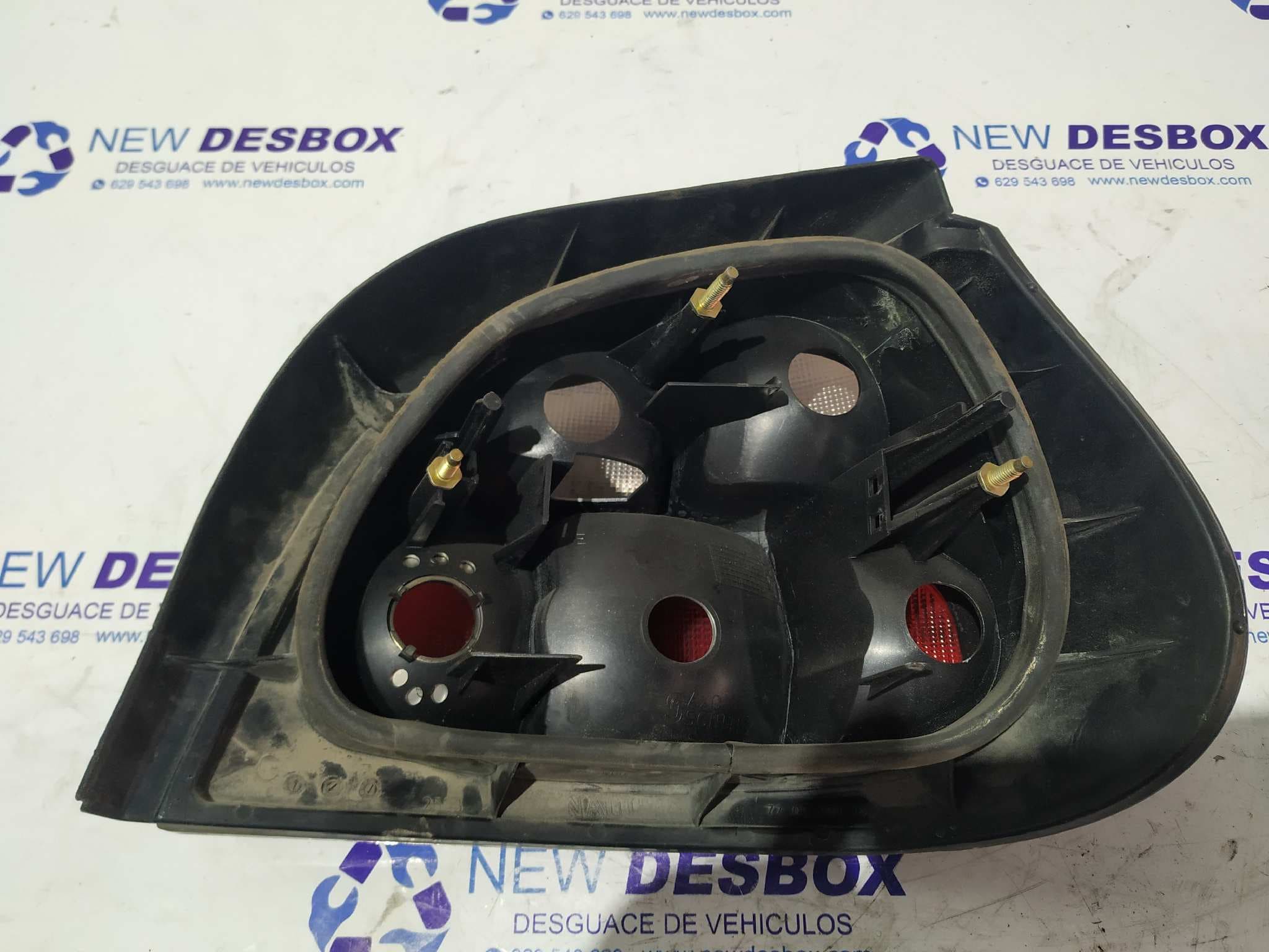 Recambio de PILOTO TRASERO IZQUIERDO para RENAULT MEGANE I BERLINA HATCHBACK (BA0) referencia OEM IAM 7700828137 3