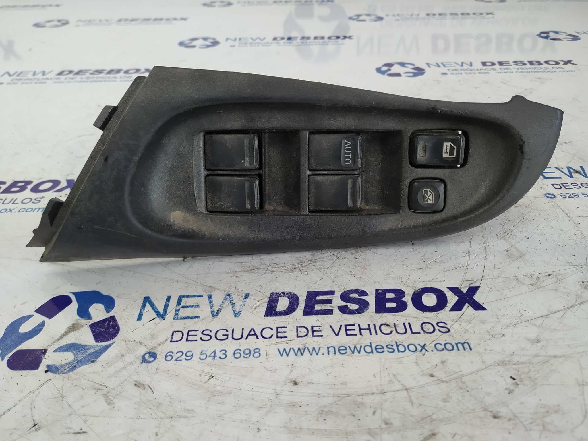 Recambio de MANDO ELEVALUNAS DELANTERO IZQUIERDO para NISSAN ALMERA (N16/E) 2.2 16V Turbodiesel CAT YD22DDT referencia OEM IAM 80961BM510   - PLATA