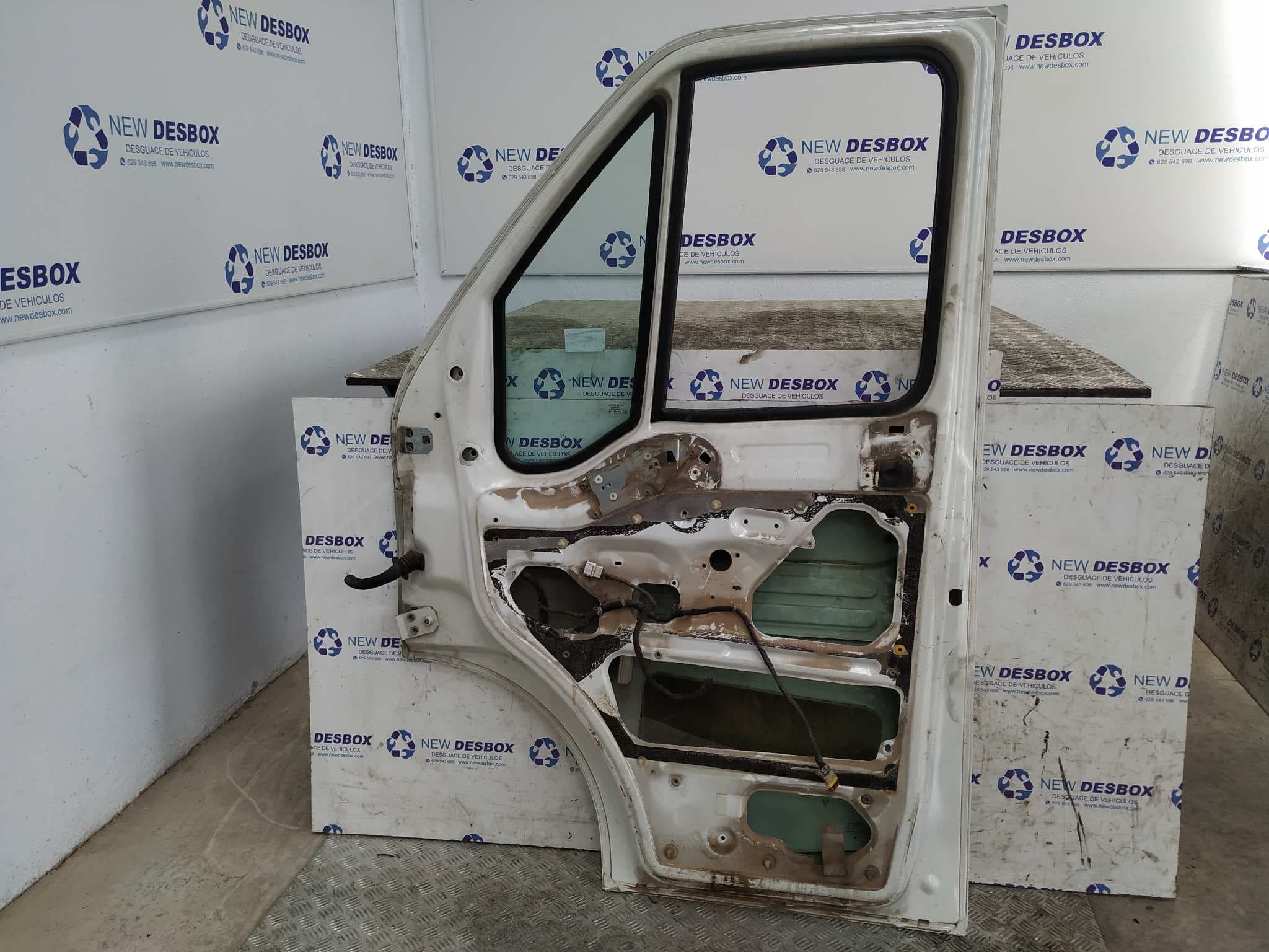 Recambio de PUERTA DELANTERA DERECHA para PEUGEOT BOXER CAJA CERRADA (RS2850)(290/330)('02->) 2.0 HDI CAT RHV referencia OEM IAM    - BLANCO 4