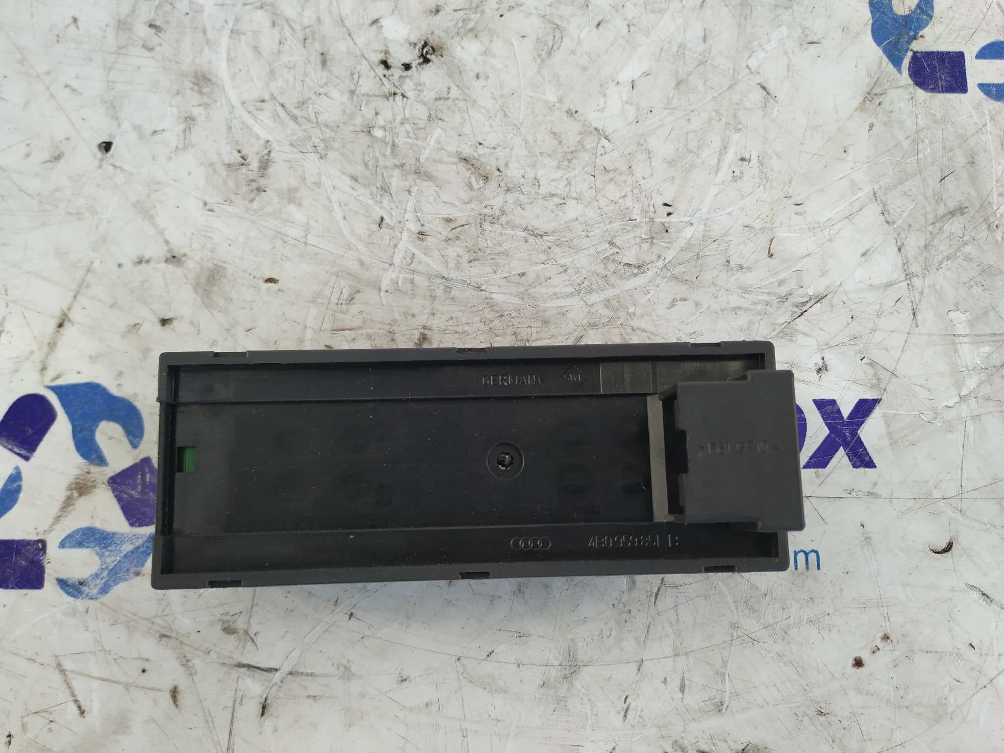 Recambio de MANDO ELEVALUNAS DELANTERO IZQUIERDO para AUDI A3 (8L) ASZ referencia OEM IAM 4B0959851B   - BLANCO 5
