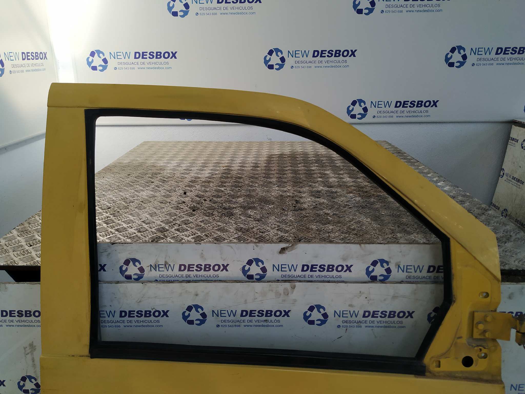 Recambio de PUERTA DELANTERA DERECHA para MERCEDES-BENZ VITO (W638) CAJA CERRADA 611980 referencia OEM IAM    - AMARILLO 2