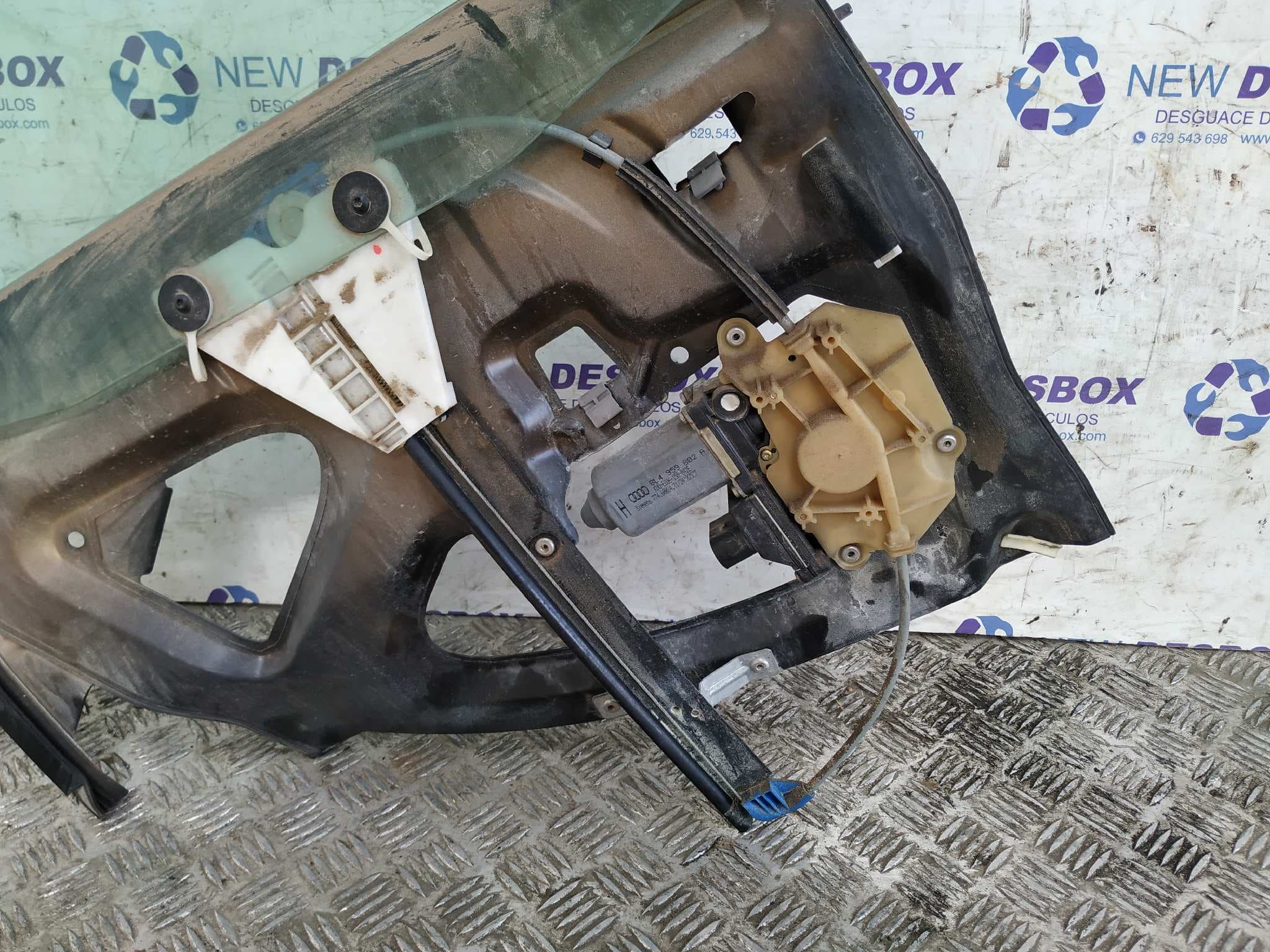 Recambio de ELEVALUNAS TRASERO DERECHO para AUDI A3 (8L) ASZ referencia OEM IAM 8L4959802A   - BLANCO 2