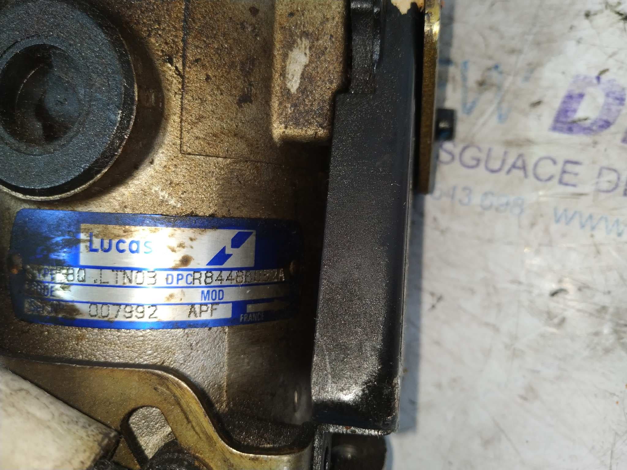 Recambio de BOMBA INYECCION para VOLVO S40 BERLINA D4192T referencia OEM IAM F8QLTN03 4