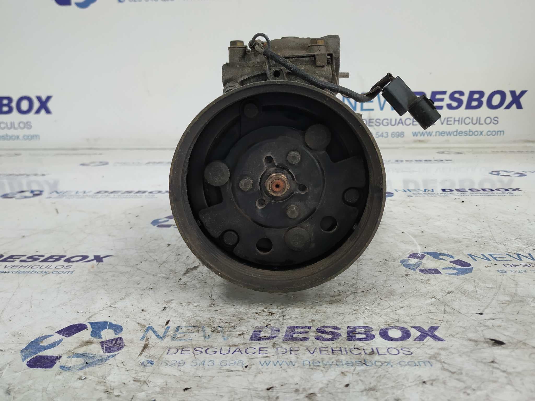 Recambio de COMPRESOR AIRE ACONDICIONADO para MITSUBISHI CARISMA BERINA 5 (DA0) 4G92 referencia OEM IAM MB958178
