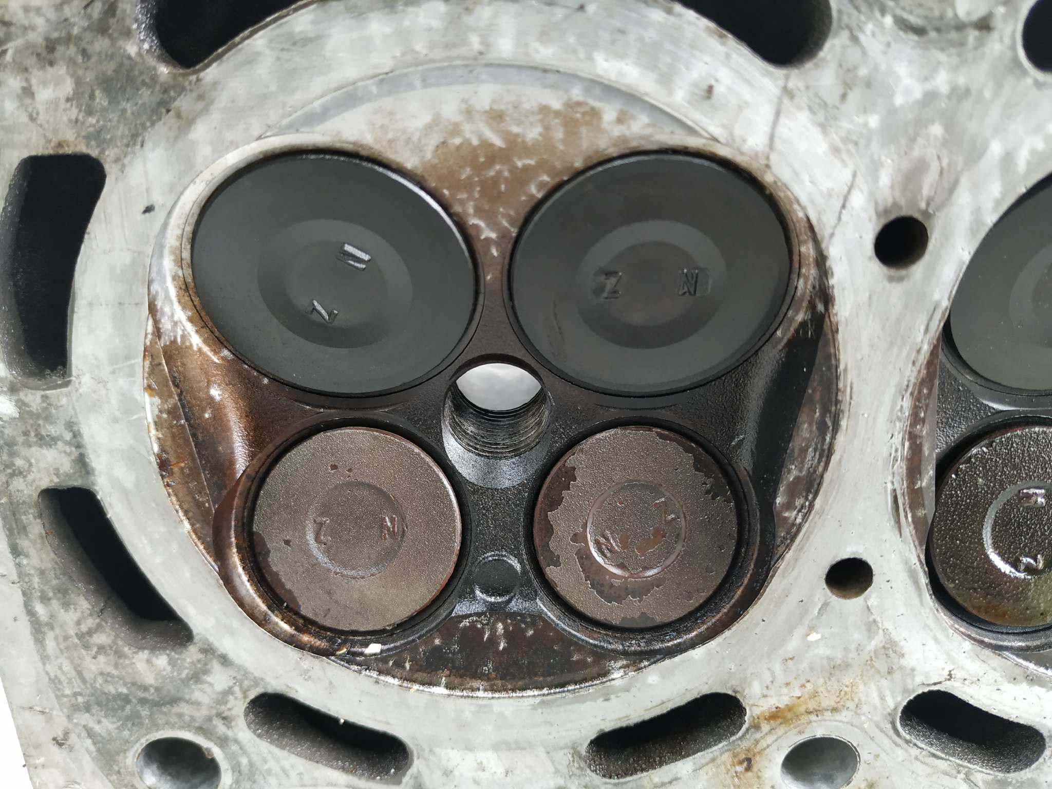 Recambio de CULATA para TOYOTA YARIS (NCP1/NLP1/SCP1) 1.3 16V CAT 2NZ-FE     referencia OEM IAM NZ31   - GRIS 7