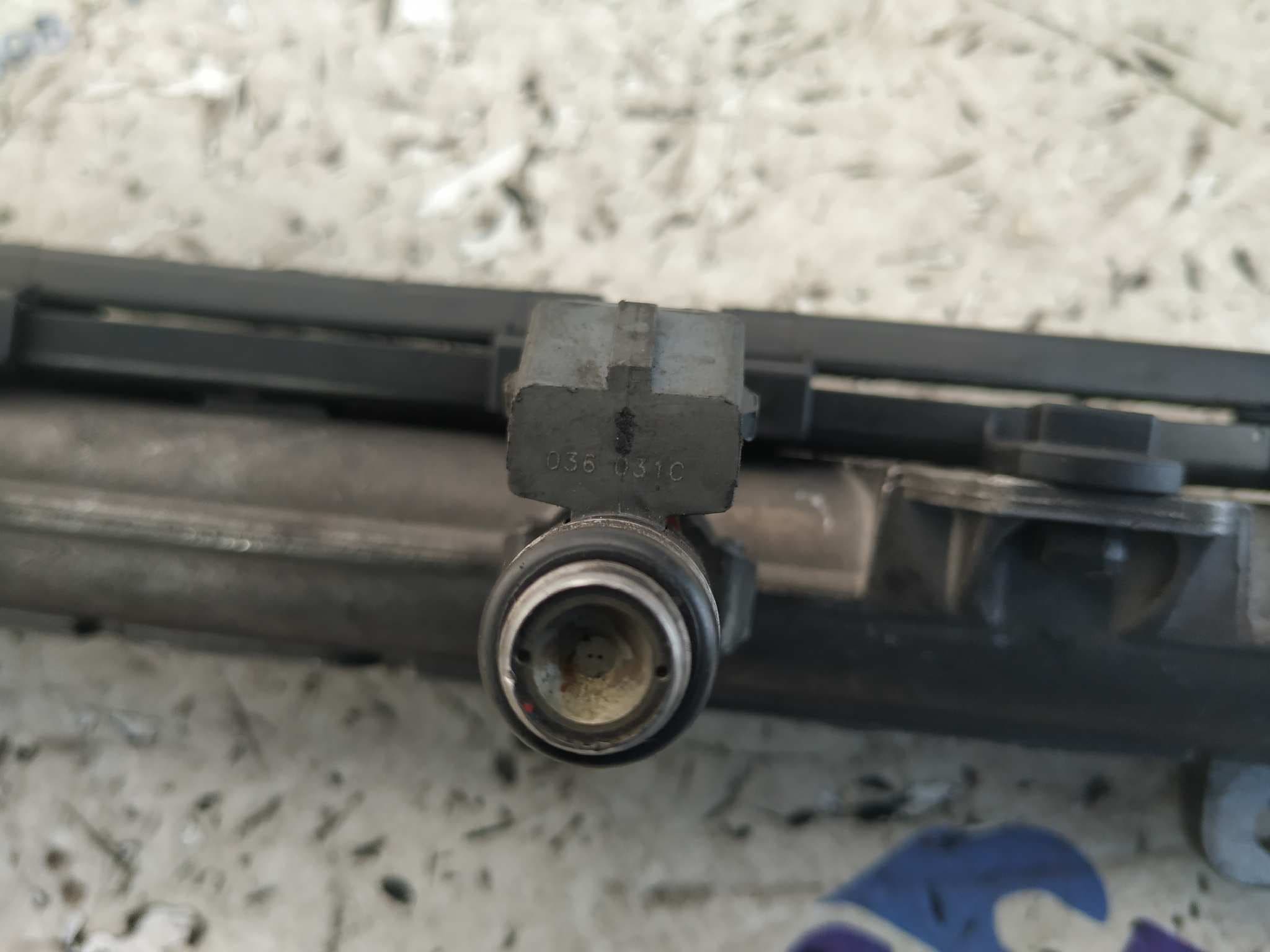 Recambio de RAMPA INYECTORA para VOLKSWAGEN POLO BERLINA (6N2) AHW  referencia OEM IAM 036133319B 2