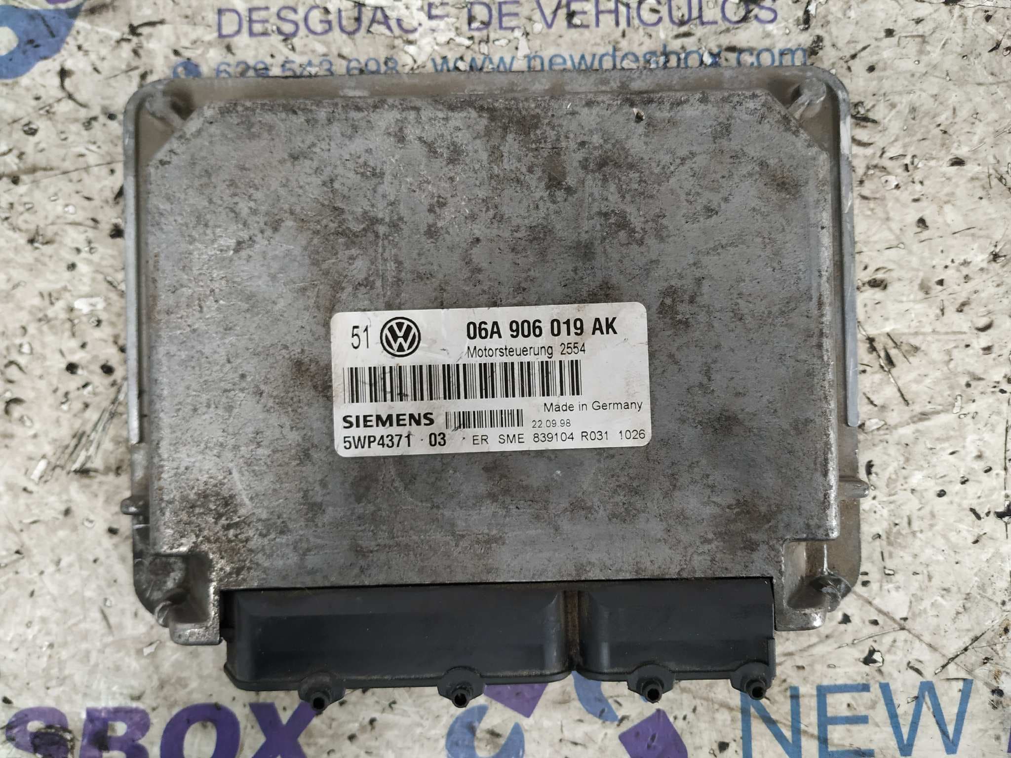 Recambio de CENTRALITA MOTOR UCE para VOLKSWAGEN GOLF IV BERLINA (1J1) 1.6 AKL        referencia OEM IAM 06A906019AK   - AZUL