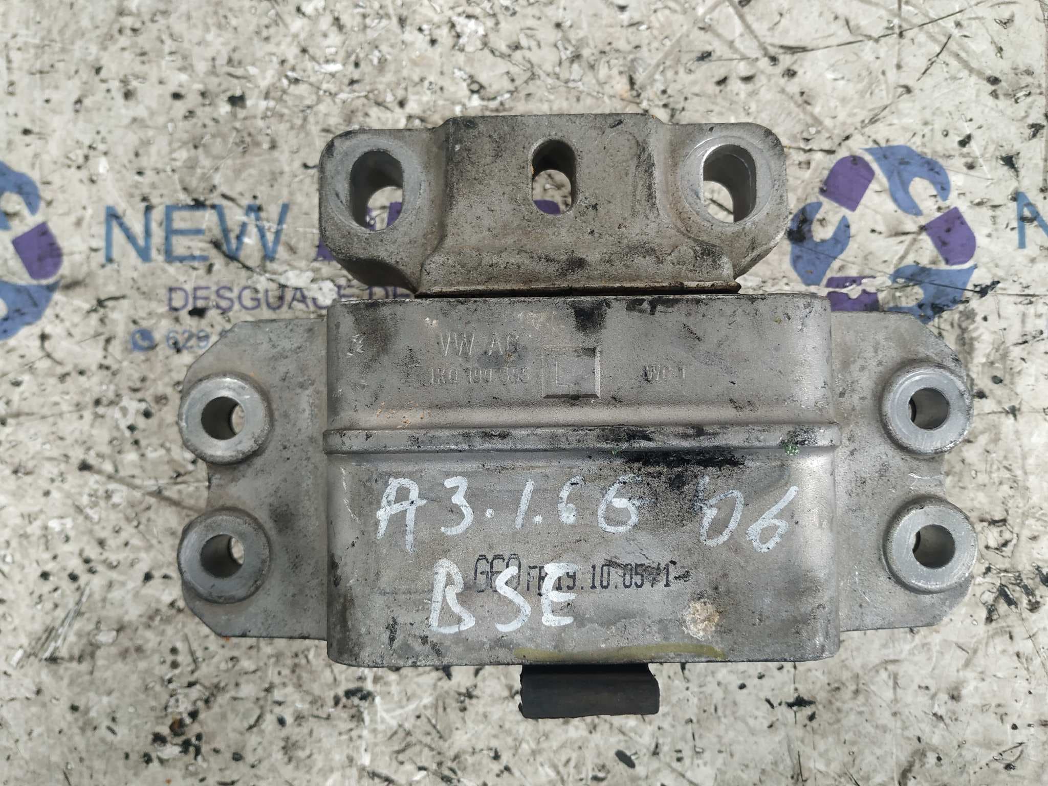 Recambio de SOPORTE CAMBIO para AUDI A3 (8P) BSE referencia OEM IAM 1K0199555L