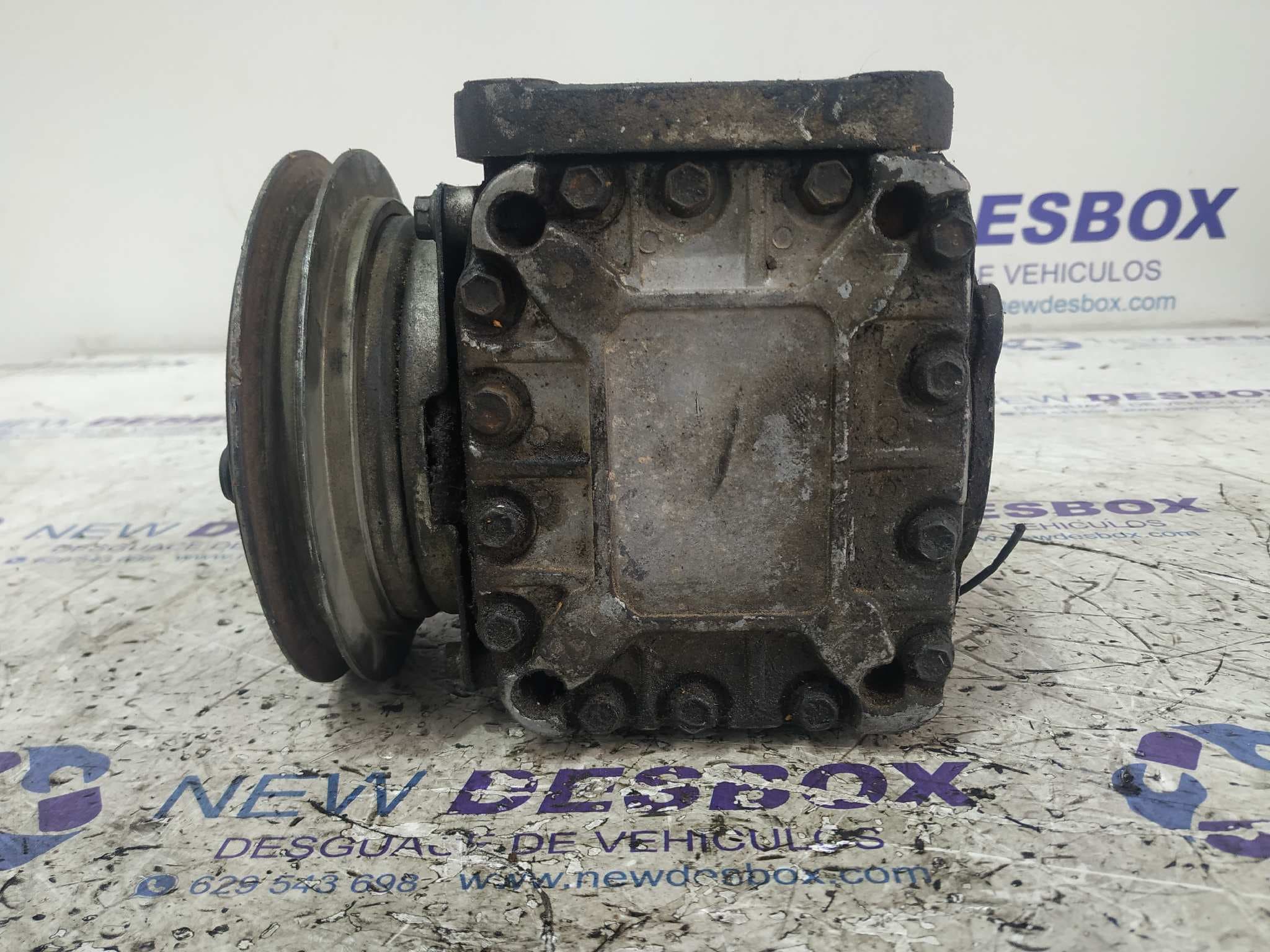 Recambio de COMPRESOR AIRE ACONDICIONADO para VOLKSWAGEN SANTANA (327) referencia OEM IAM 035260901 8