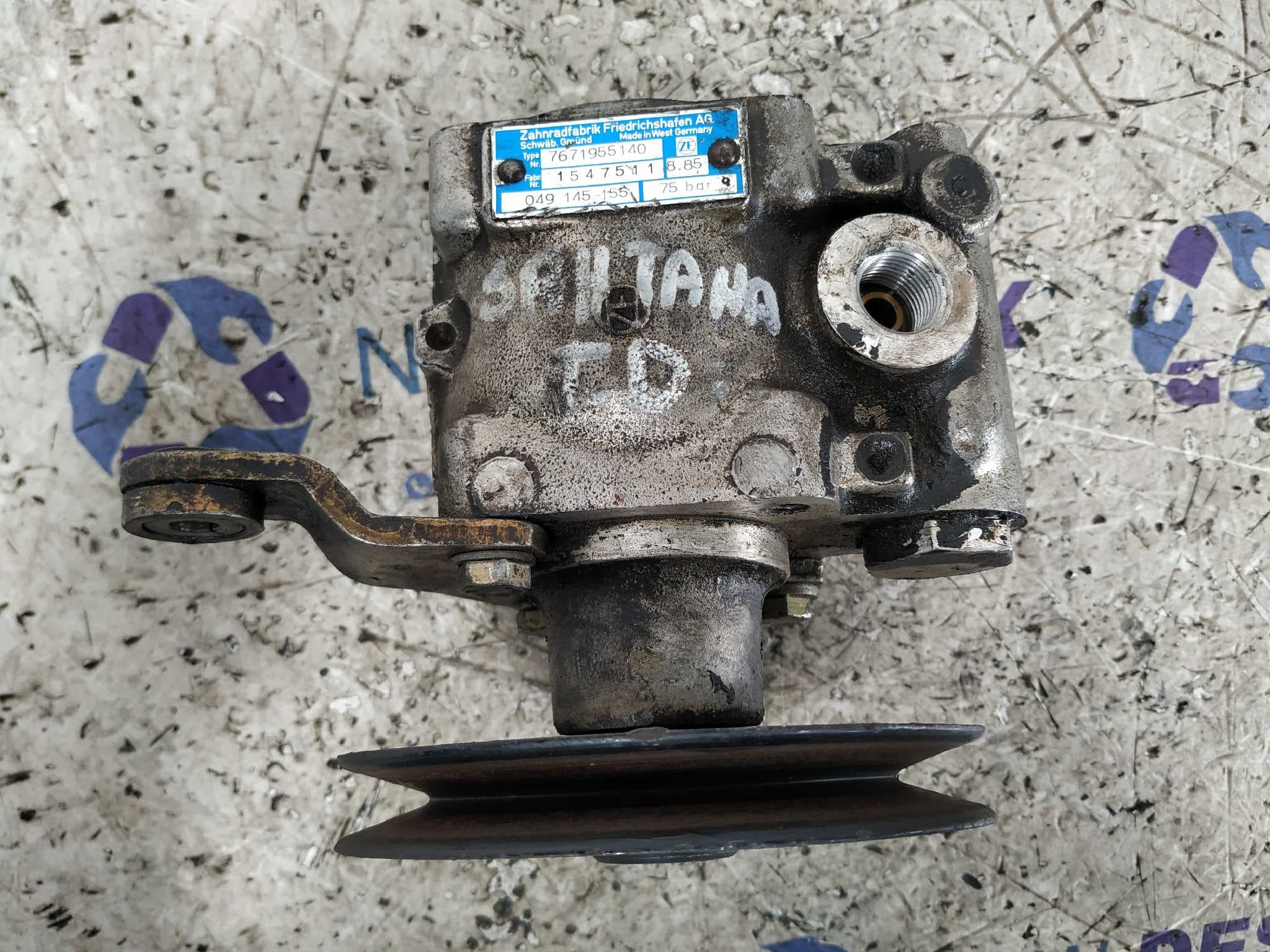 Recambio de BOMBA DIRECCION para VOLKSWAGEN SANTANA (327) CY referencia OEM IAM 5