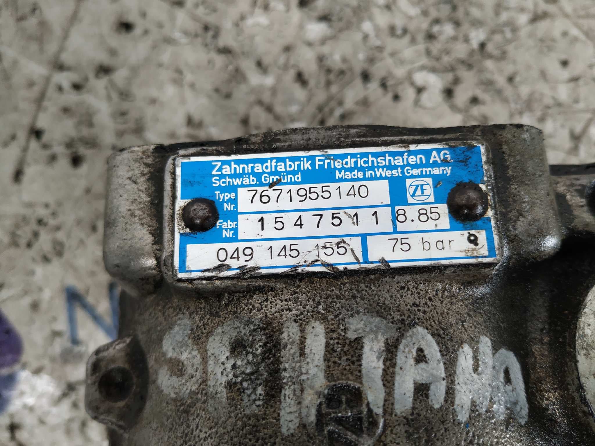 Recambio de BOMBA DIRECCION para VOLKSWAGEN SANTANA (327) CY referencia OEM IAM 4