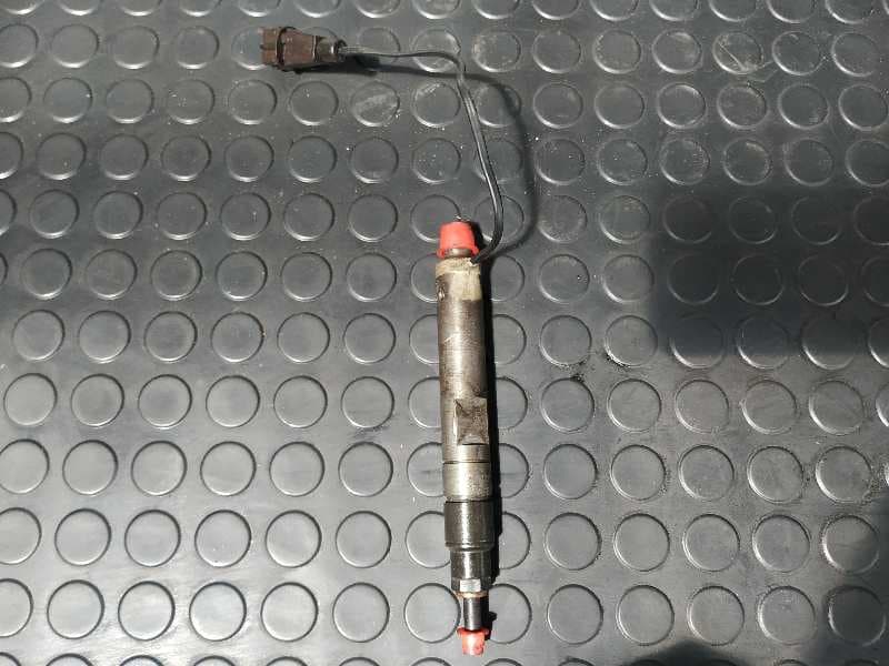 Recambio de INYECTOR para VOLKSWAGEN PASSAT BERLINA (3A2) 1Z referencia OEM IAM 028130201J