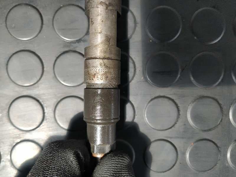 Recambio de INYECTOR para VOLKSWAGEN PASSAT BERLINA (3A2) 1Z referencia OEM IAM 028130201J 3