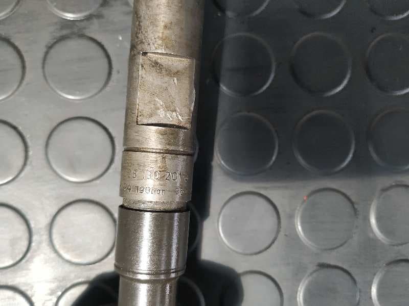 Recambio de INYECTOR para VOLKSWAGEN PASSAT BERLINA (3A2) 1Z referencia OEM IAM 028130201J 4