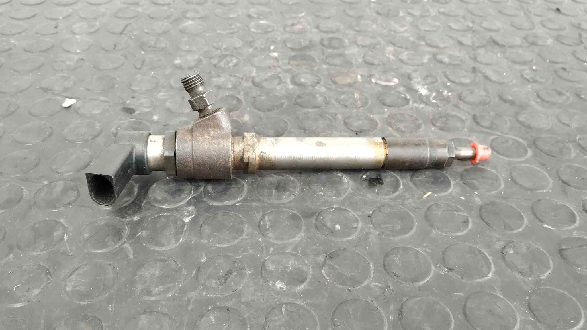 Recambio de INYECTOR para PEUGEOT 407 2.7 HDI FAP CAT (UHZ / DT17TED4) UHZ referencia OEM IAM 5U3Q9K546AA