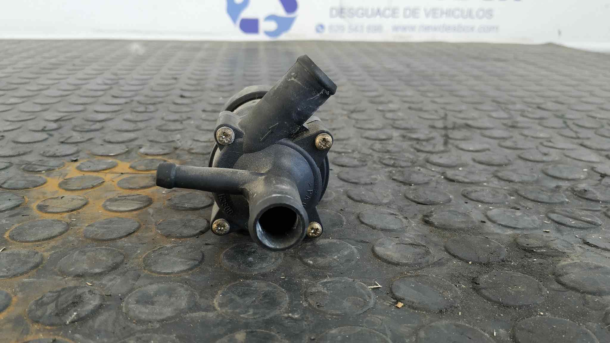 Recambio de BOMBA AGUA para MERCEDES-BENZ CLASE C (W203) SPORTCOUPE 2.2 CDI CAT 611962    referencia OEM IAM 2038350164   - BLANCO 4