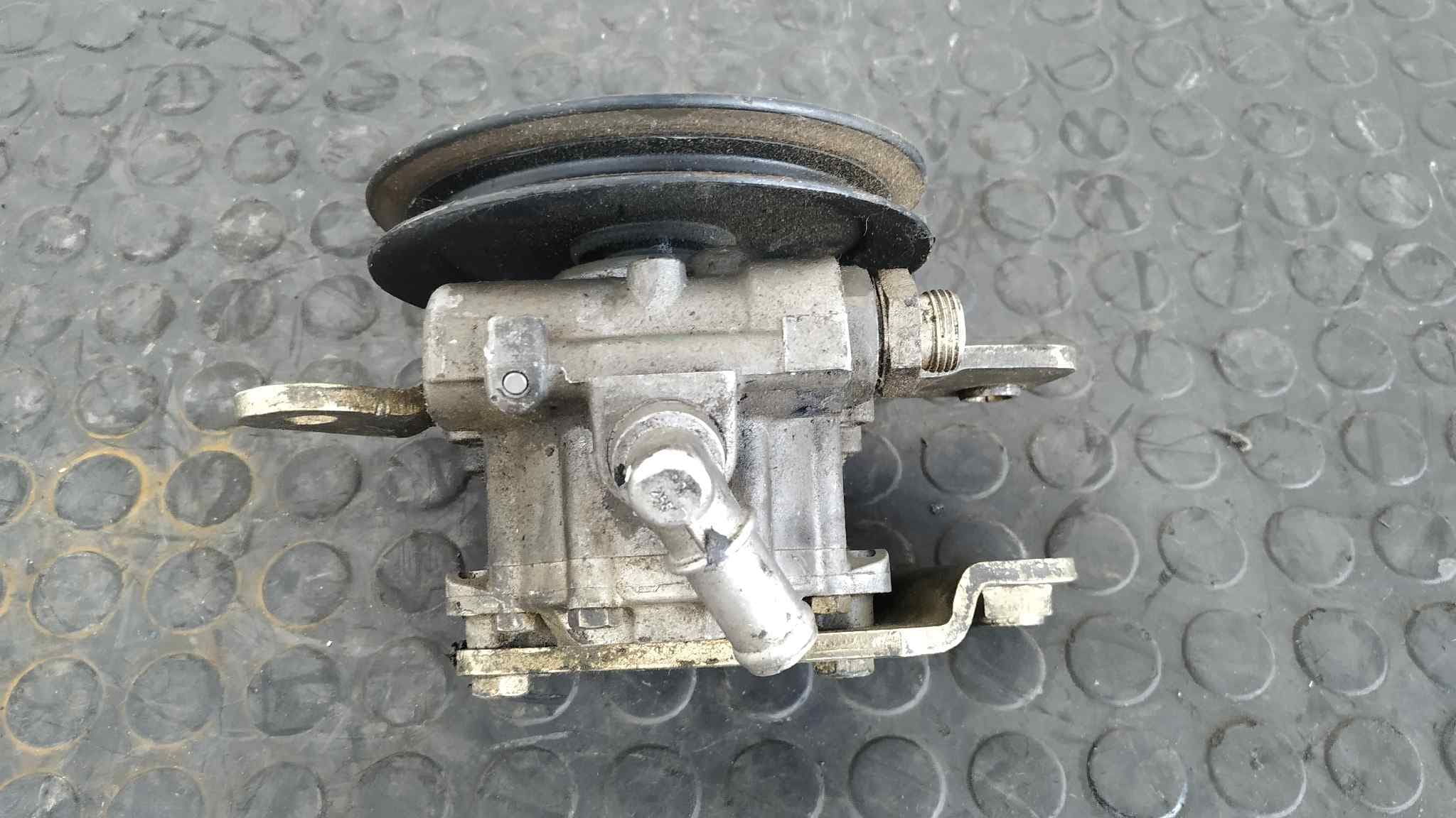Recambio de BOMBA DIRECCION para NISSAN ATLEON 3.0 BD30 referencia OEM IAM 7692974119 6