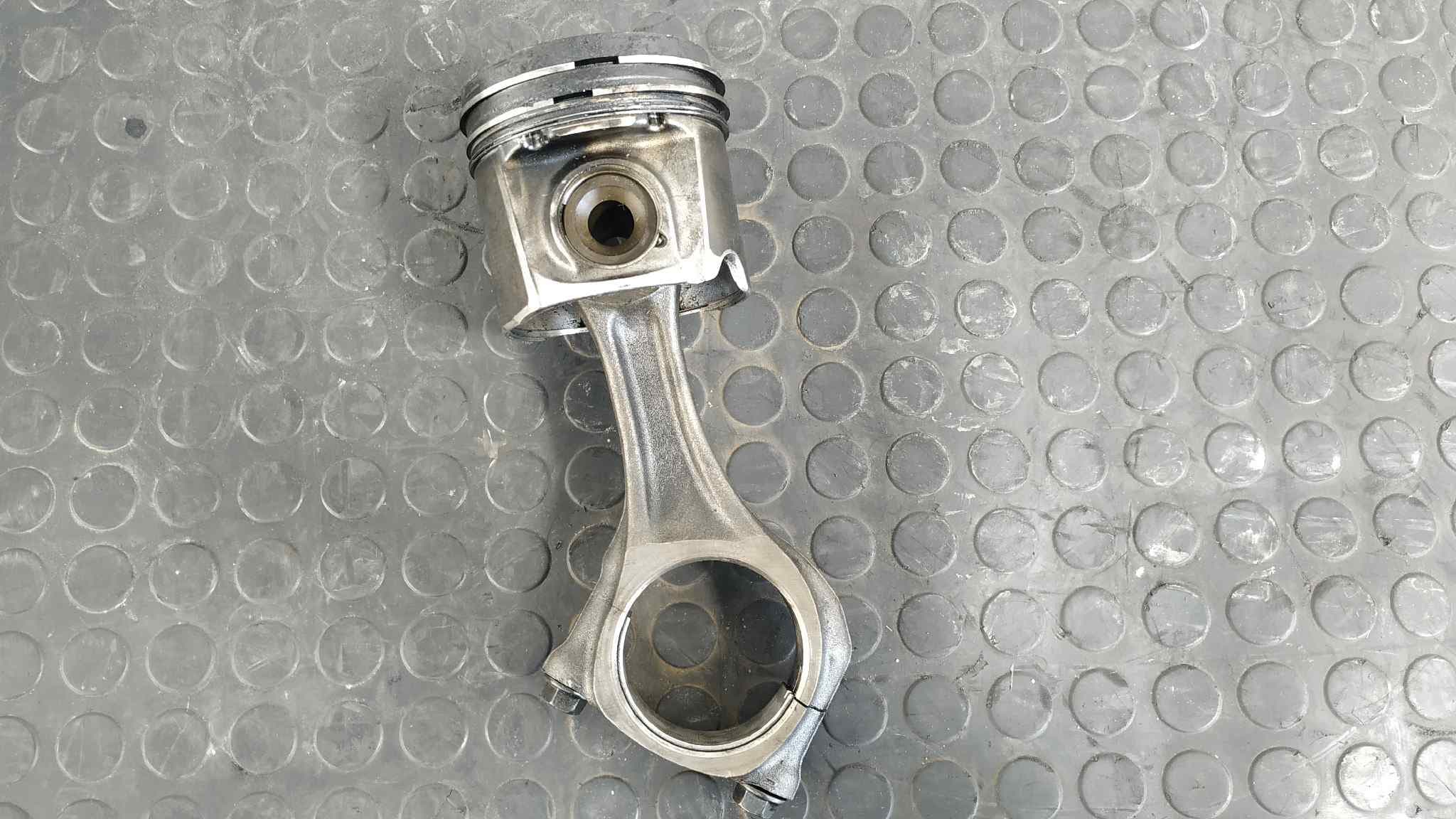 Recambio de PISTON para IVECO DAILY COMBI Combi 29 L ...      Batalla 3000L F1AE0481B referencia OEM IAM 157   - BLANCO 3