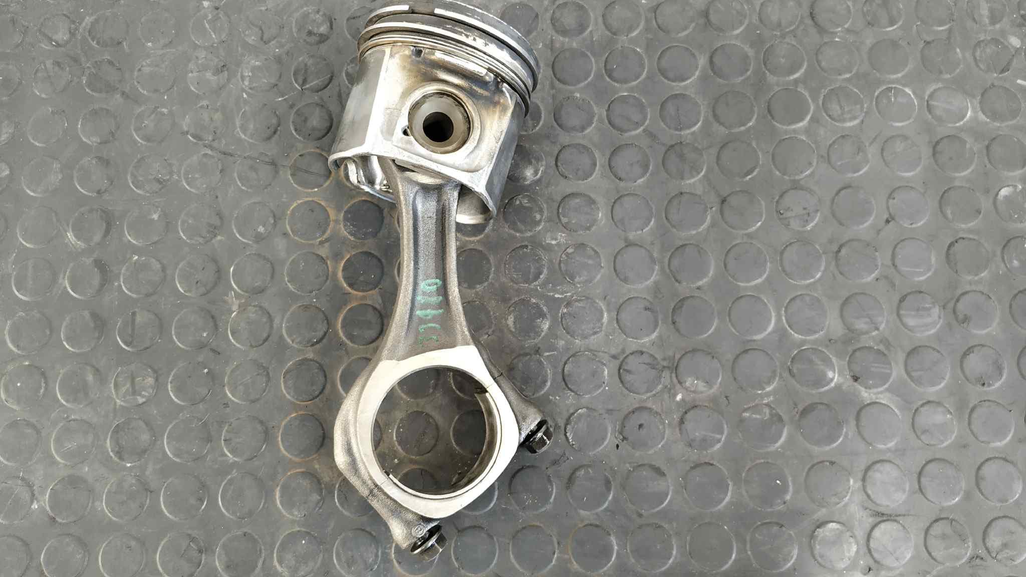 Recambio de PISTON para IVECO DAILY COMBI Combi 29 L ...      Batalla 3000L F1AE0481B referencia OEM IAM 157   - BLANCO