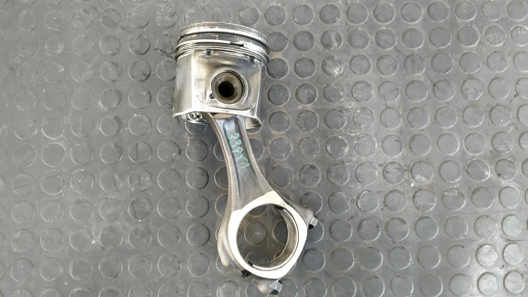 Recambio de PISTON para IVECO DAILY COMBI Combi 29 L ...      Batalla 3000L F1AE0481B referencia OEM IAM 157   - BLANCO