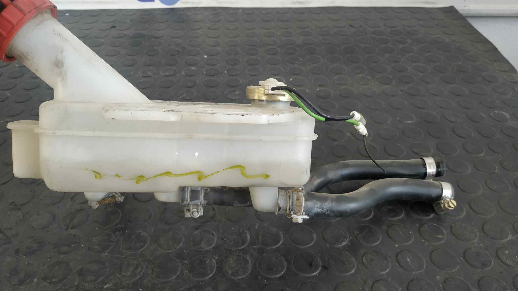 Recambio de DEPOSITO SERVO para NISSAN L-35 095 BD30 referencia OEM IAM 76047025 3