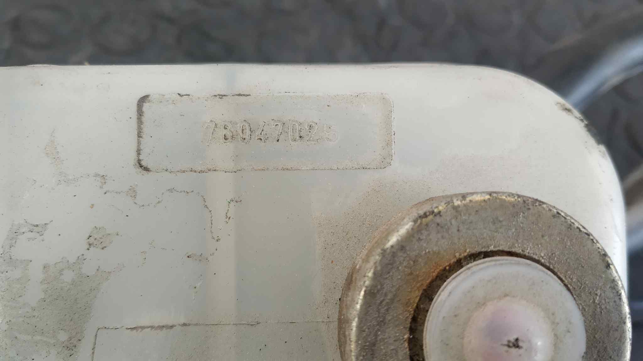 Recambio de DEPOSITO SERVO para NISSAN L-35 095 BD30 referencia OEM IAM 76047025 5