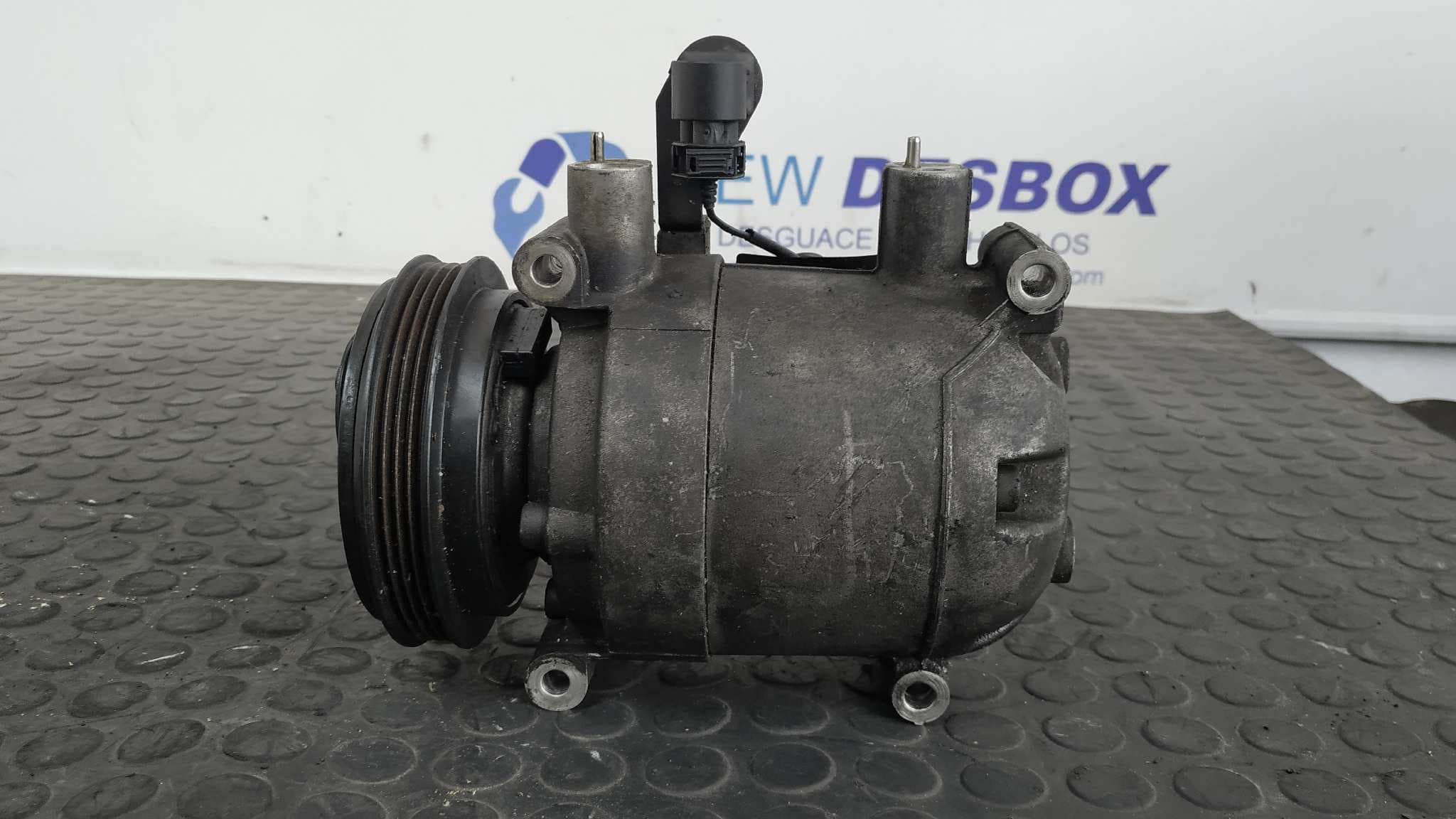 Recambio de COMPRESOR AIRE ACONDICIONADO para BMW SERIE 3 BERLINA (E36) 184E1 referencia OEM IAM 64528390339 4