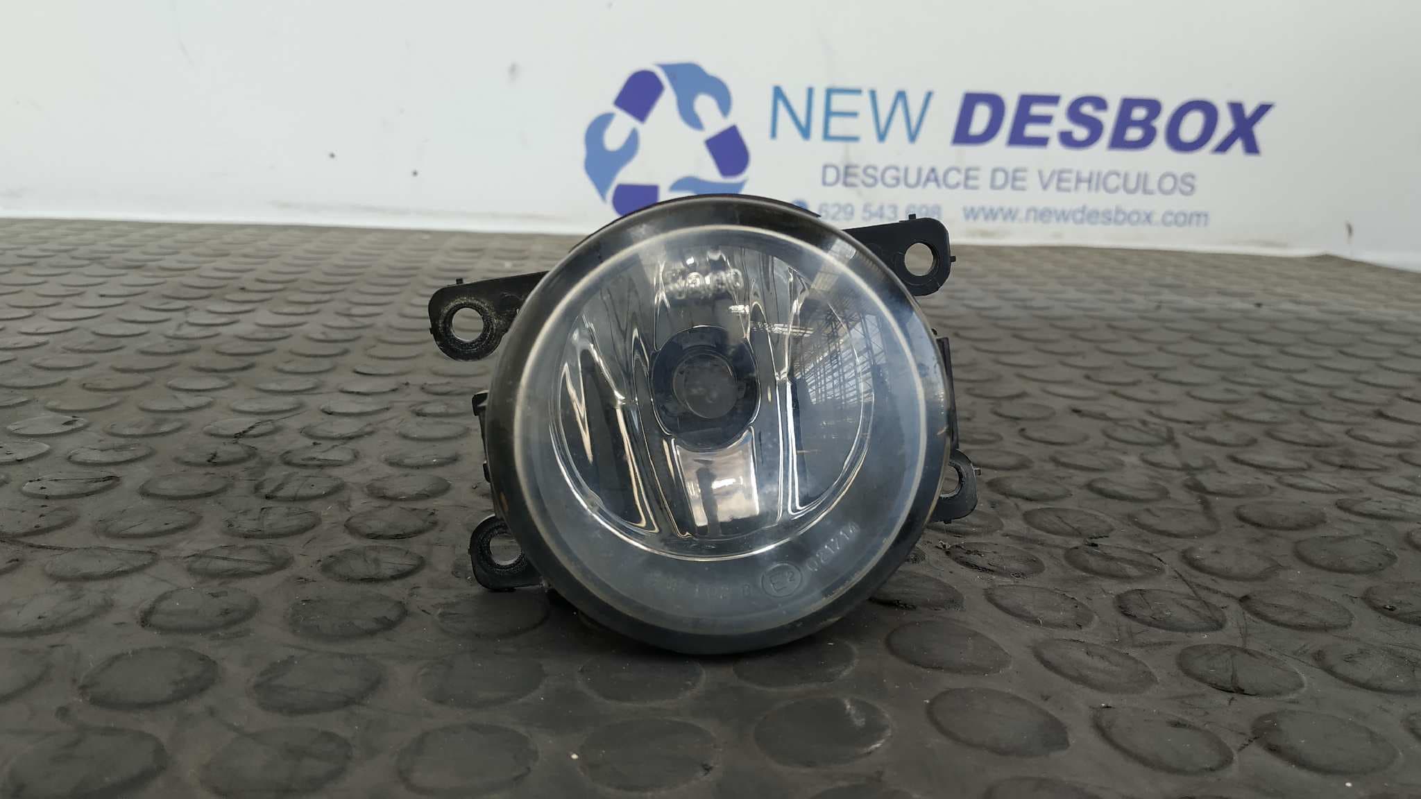 Recambio de FARO ANTINIEBLA IZQUIERDO para CITROEN XSARA PICASSO 1.8 16V 6FZEW7J4 referencia OEM IAM 9650001680   - BLANCO