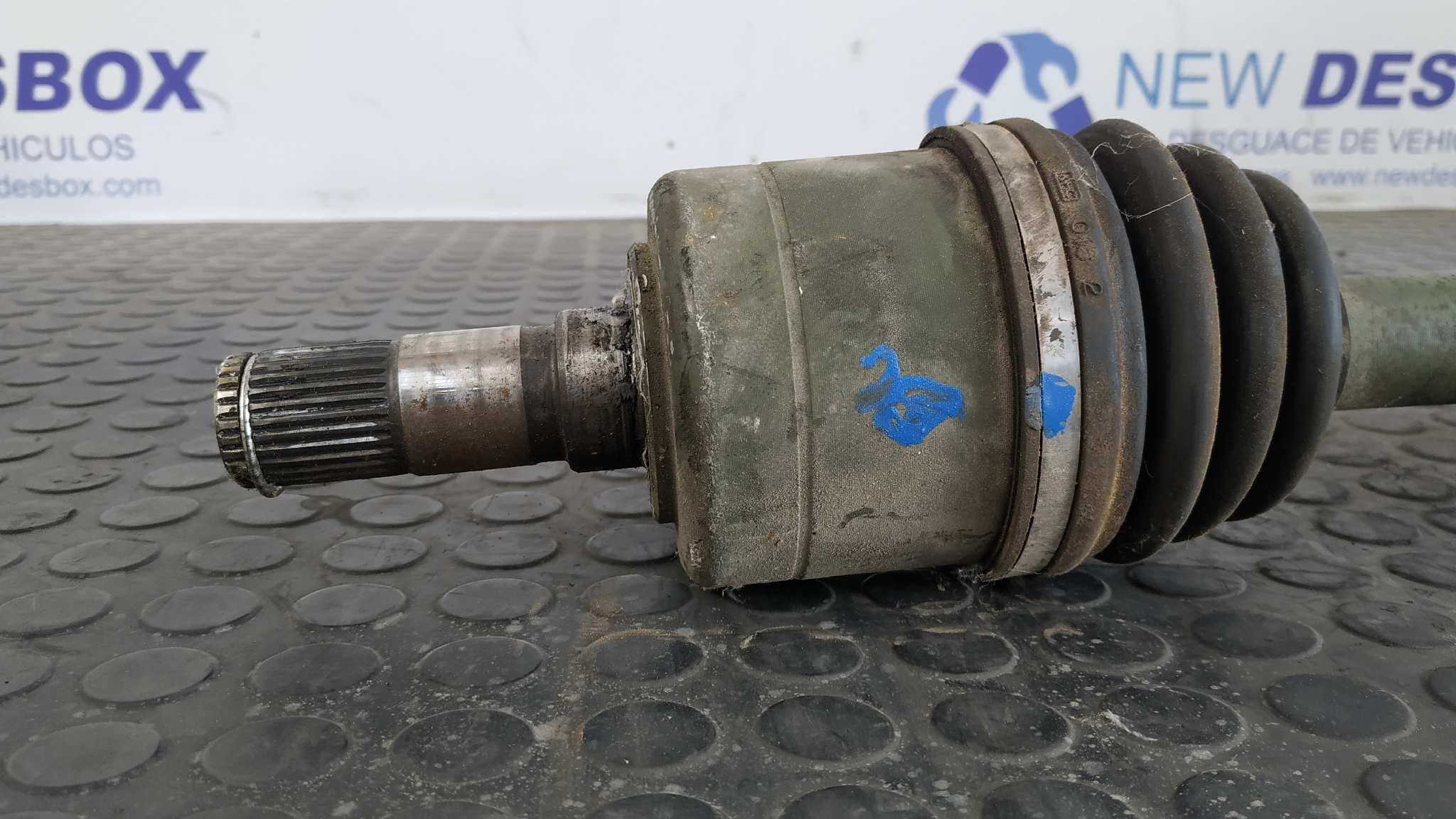 Recambio de TRANSMISION DELANTERA IZQUIERDA para KIA CARNIVAL II 2.9 CRDi LX J3 referencia OEM IAM    - PLATA 3