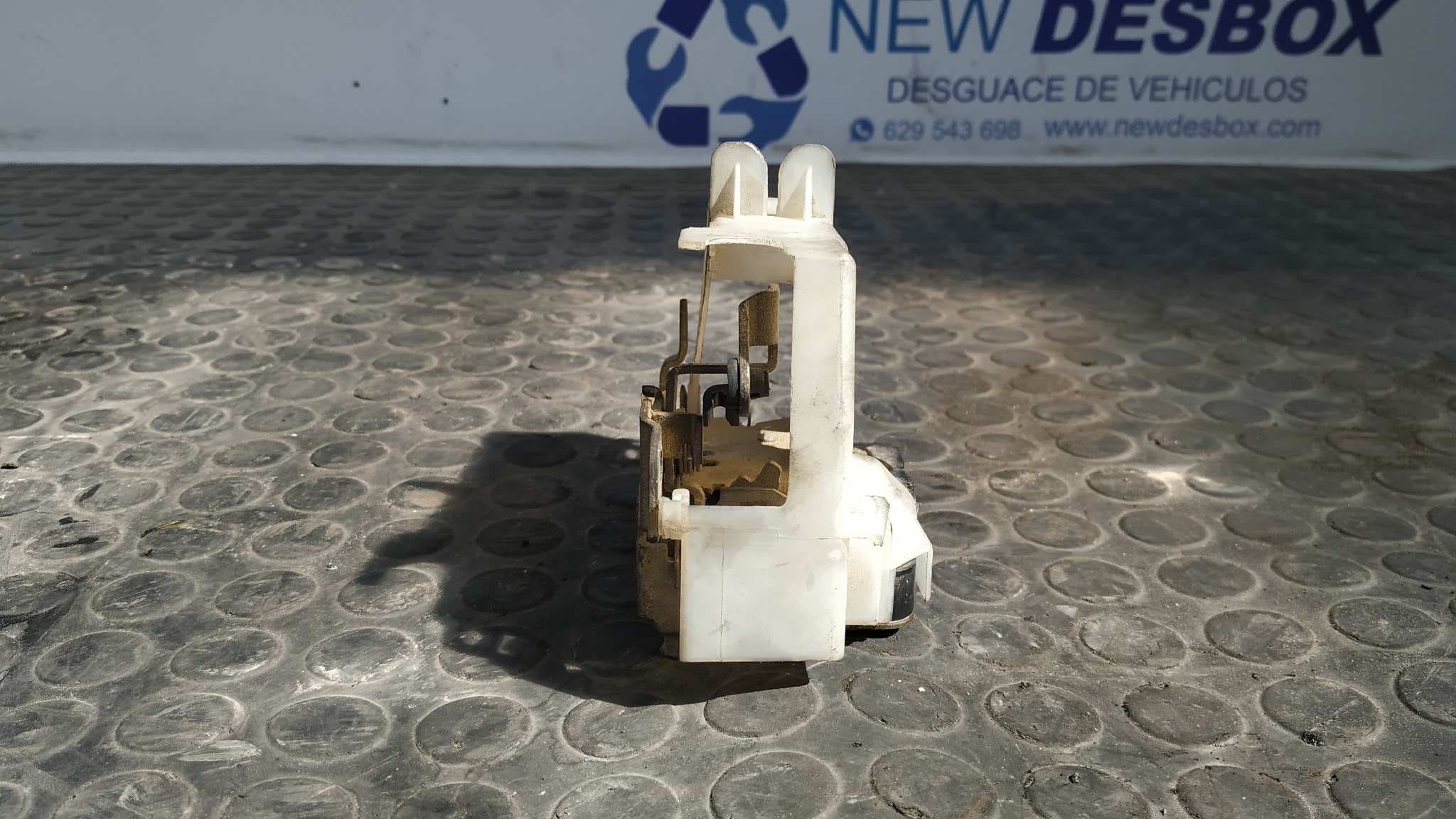 Recambio de CERRADURA PUERTA TRASERA DERECHA para RENAULT CLIO II FASE II (B/CB0) Authentique Confort K9KA7 referencia OEM IAM    - AZUL 3