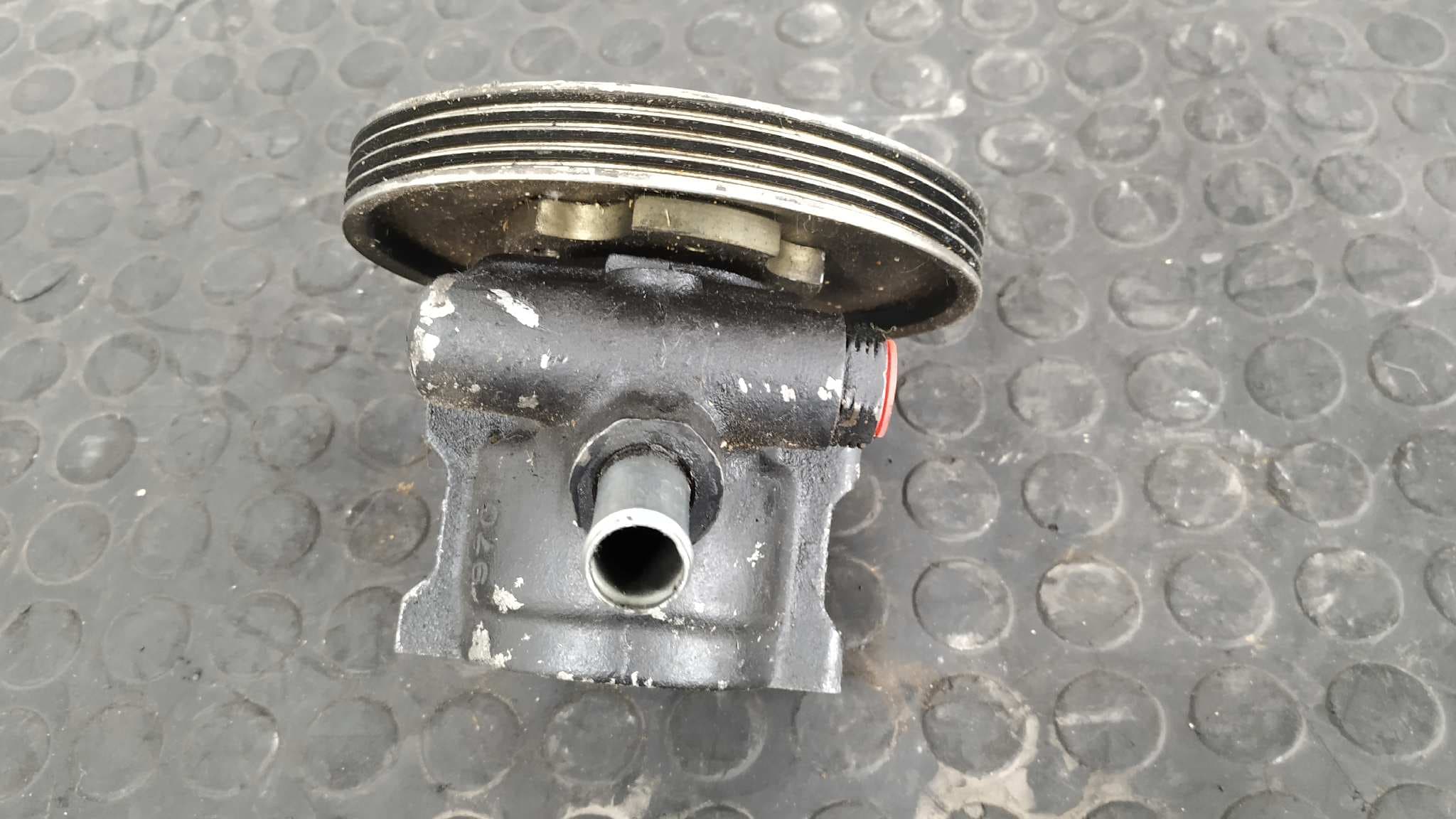 Recambio de BOMBA DIRECCION para PEUGEOT 405 BERLINA B1F referencia OEM IAM 7849701 2