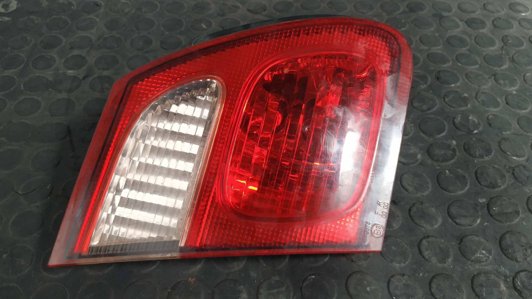 Recambio de PILOTO PORTON IZQUIERDO para NISSAN ALMERA (N16/E) Acenta YD22DDT referencia OEM IAM A98 B65   - BLANCO